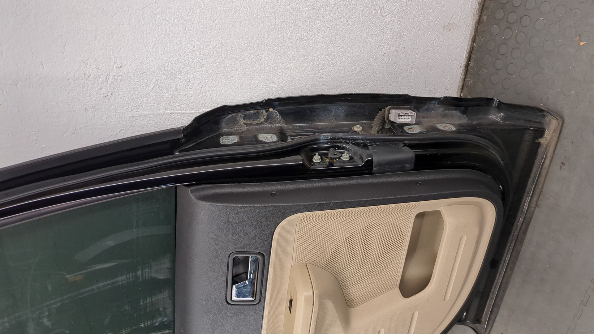 Дверь задняя левая