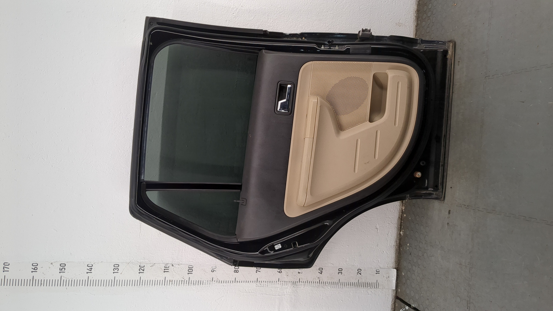 Дверь задняя левая