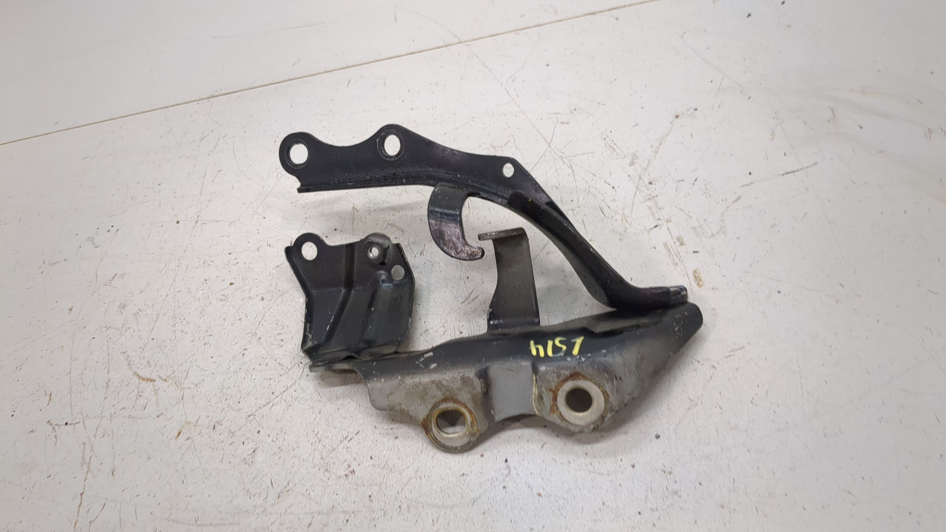 Петля капота правая