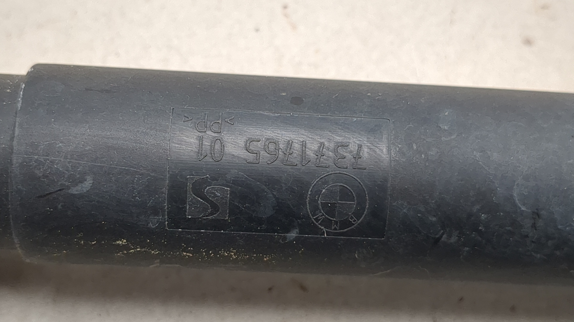 Амортизатор крышки багажника