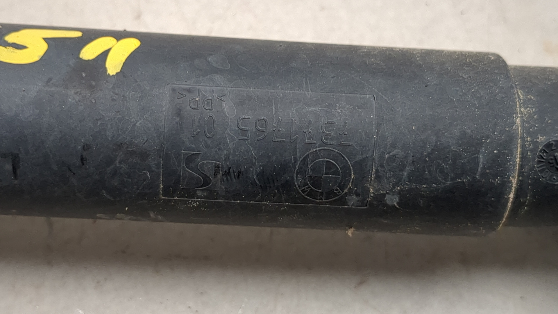 Амортизатор крышки багажника