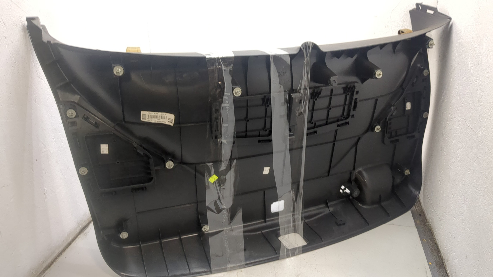 Обшивка двери багажника