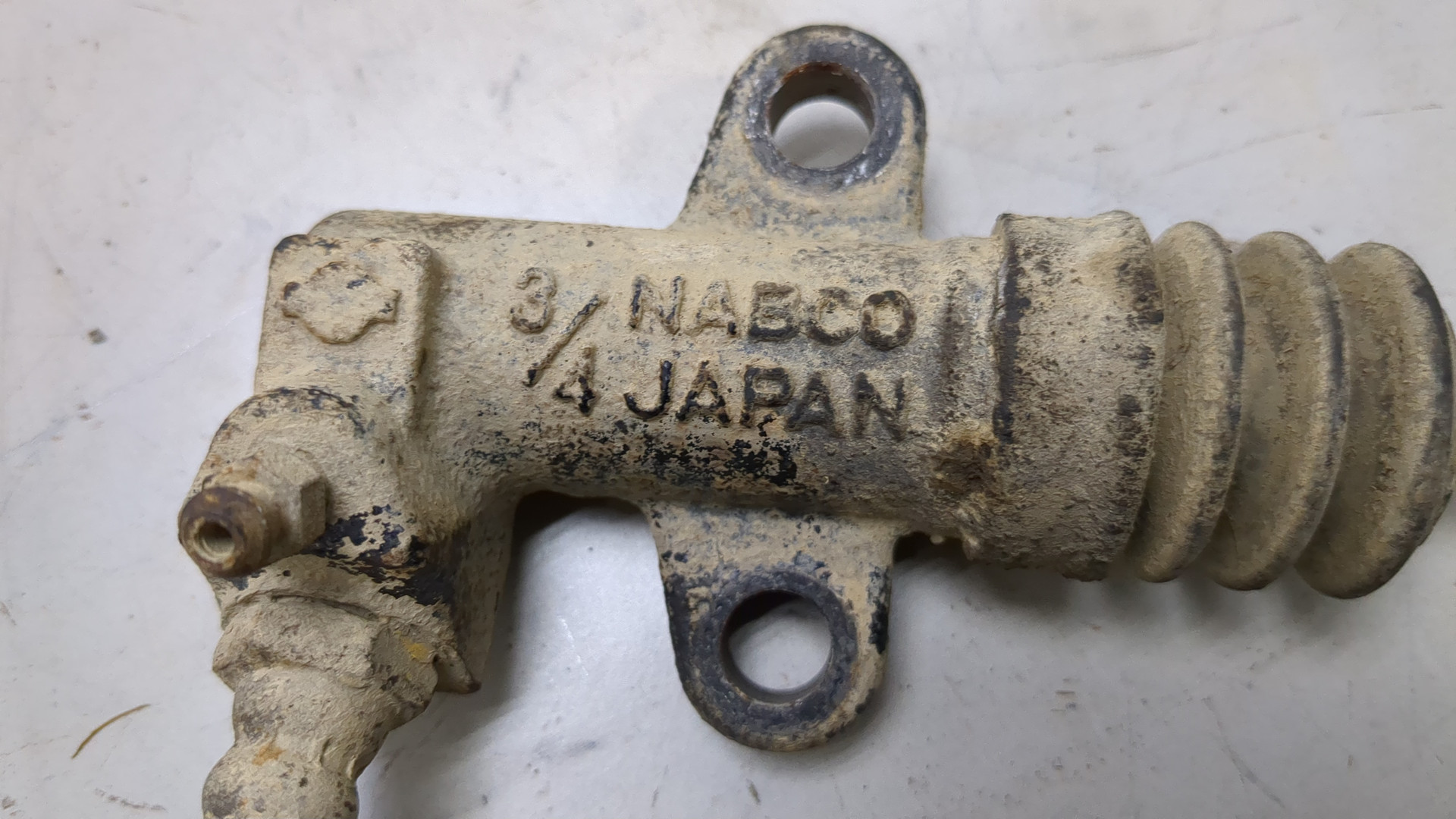 Цилиндр сцепления рабочий