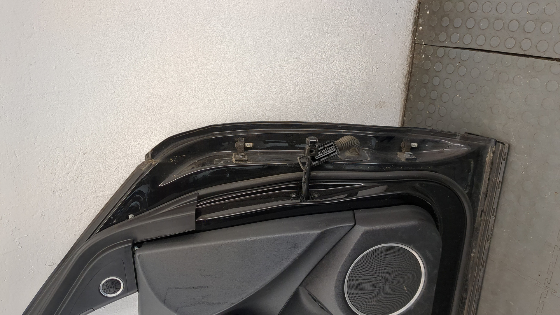 Дверь передняя левая