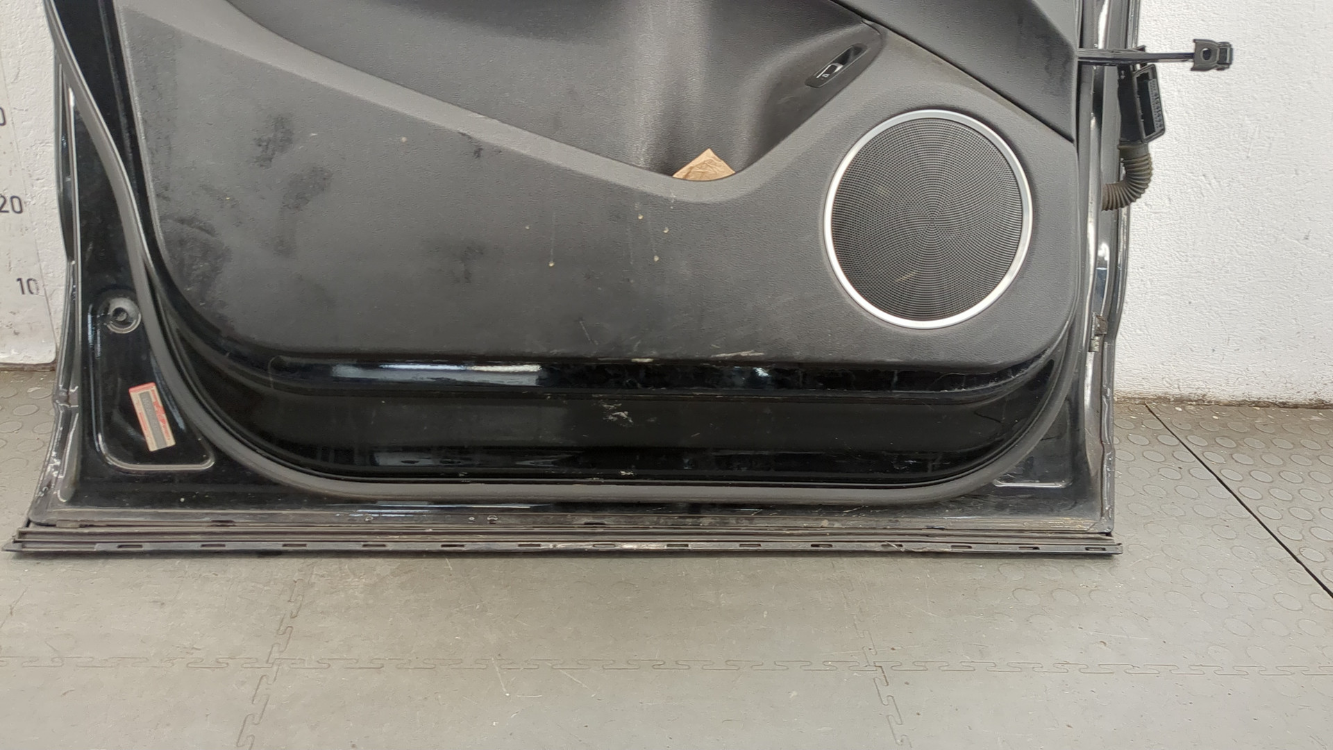 Дверь передняя левая