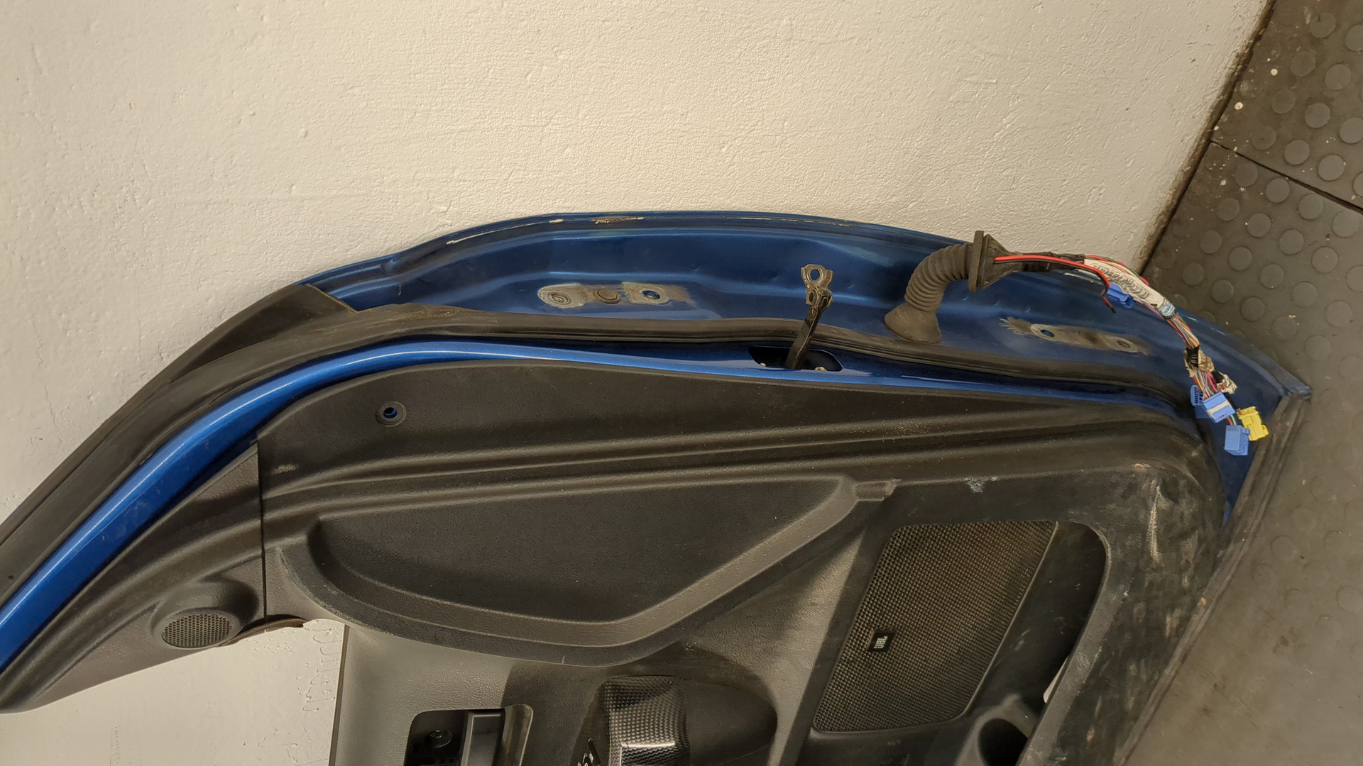 Дверь передняя левая