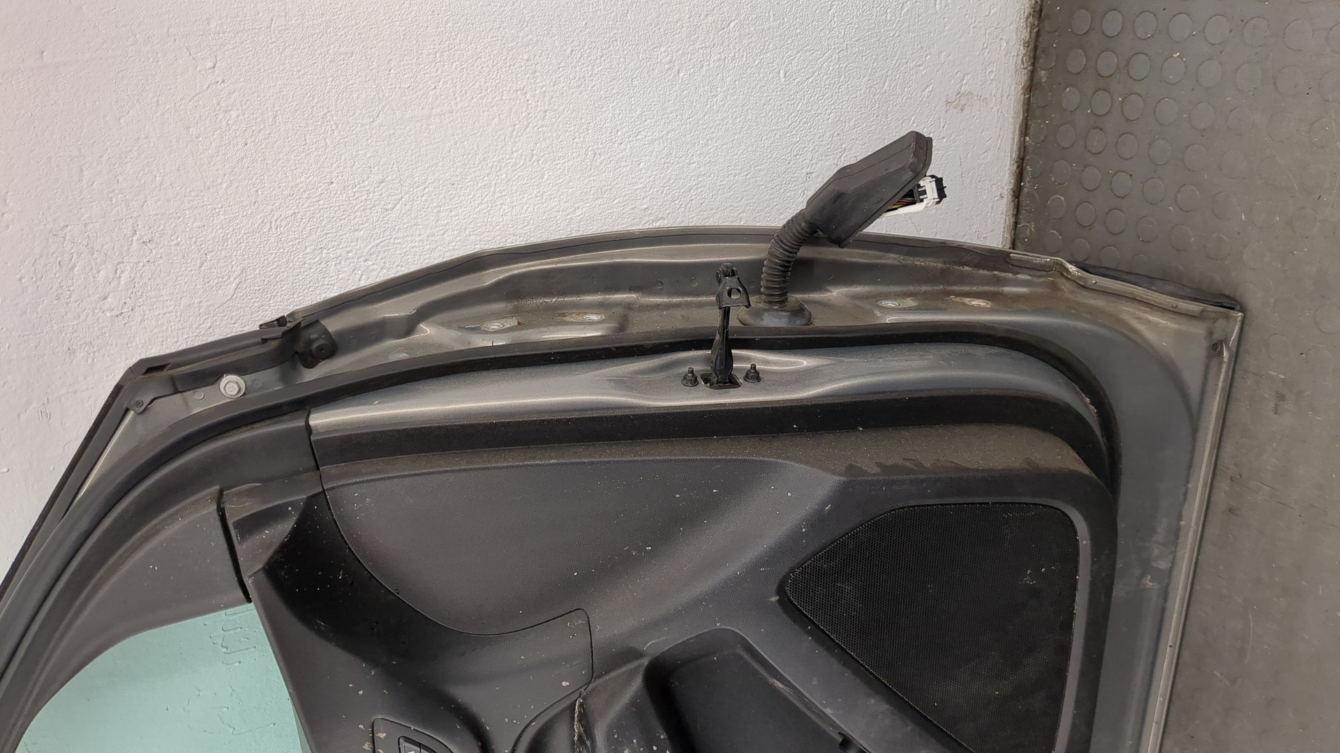 Дверь передняя левая