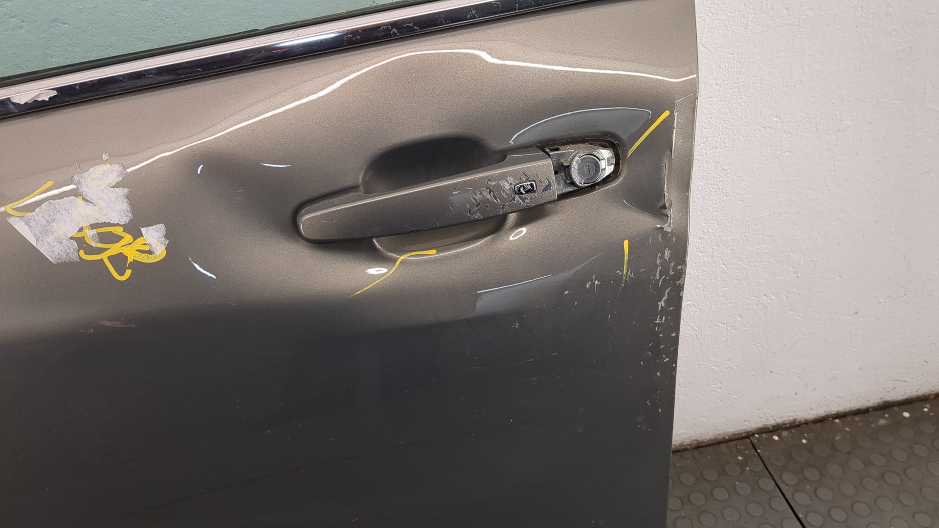 Дверь передняя левая