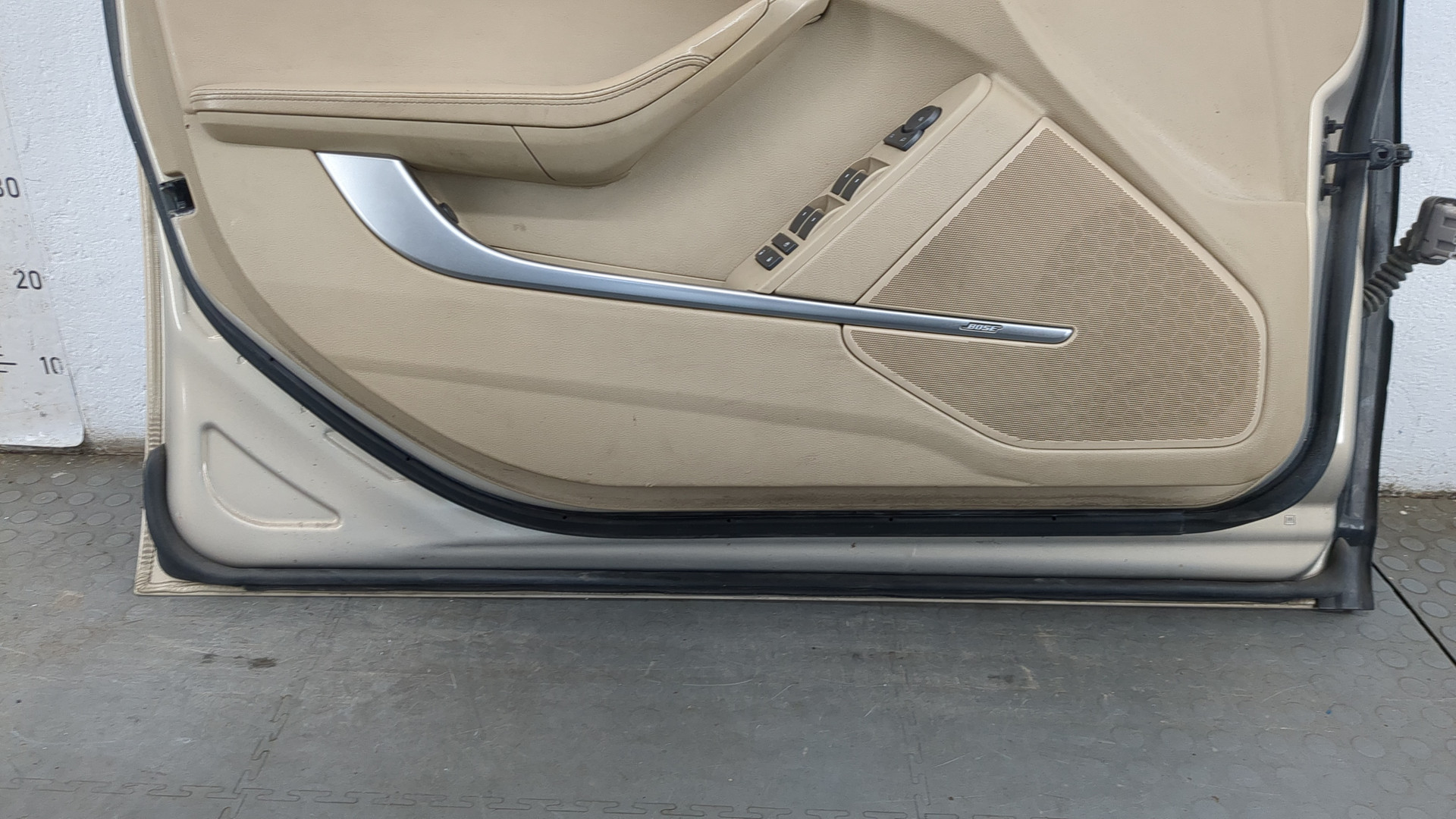 Дверь передняя левая