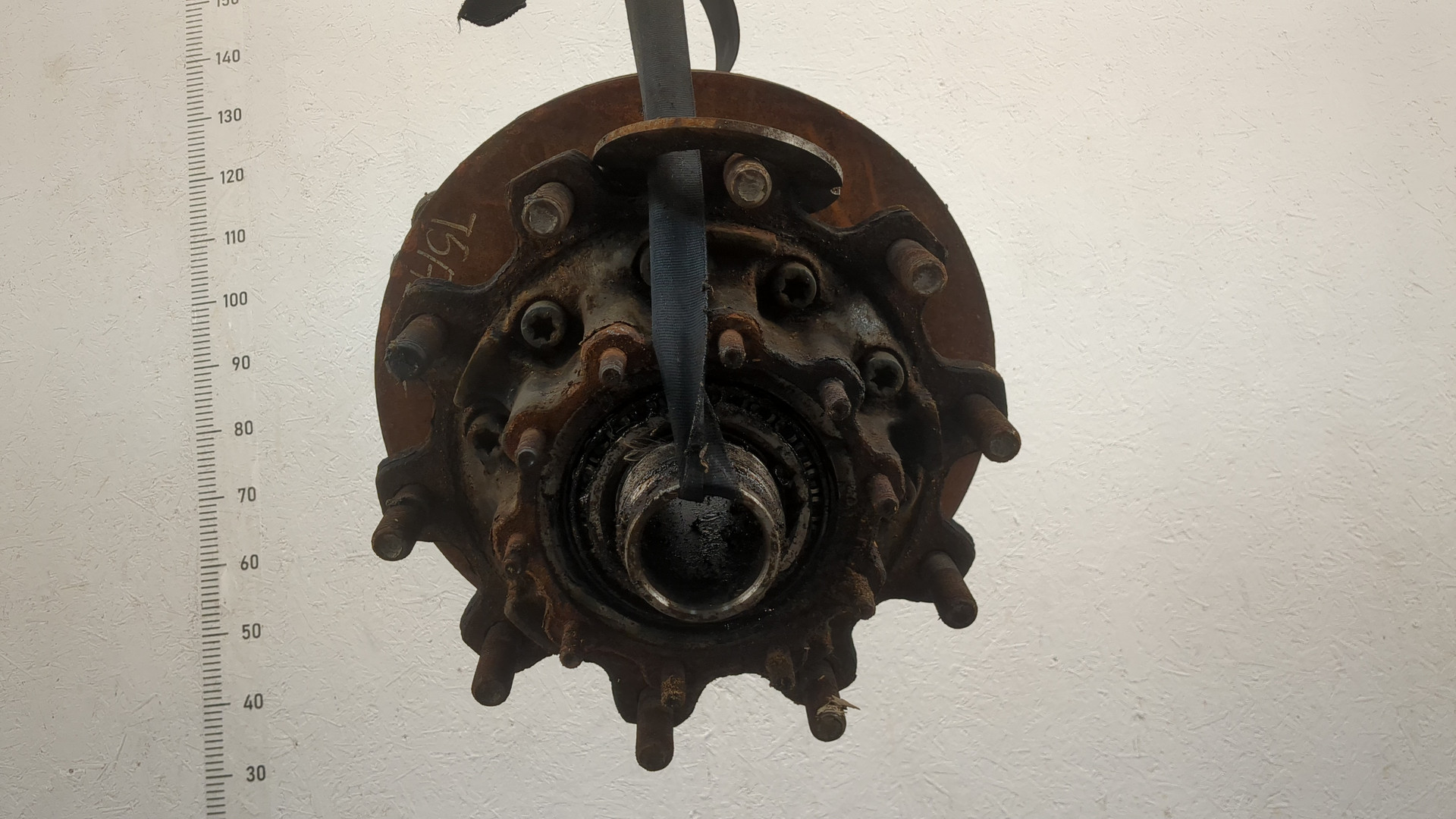 Кулак поворотный задний левый