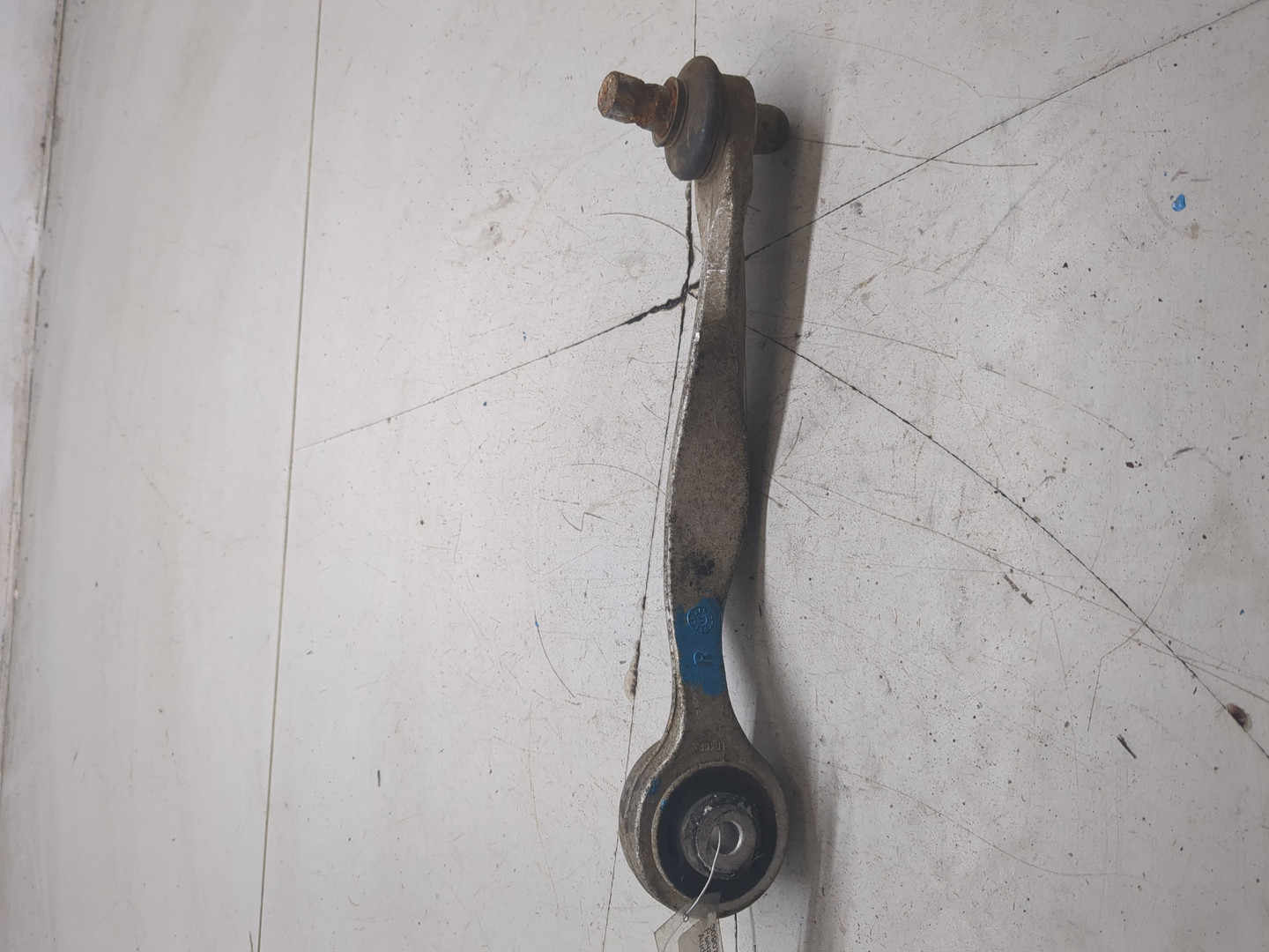 Рычаг передний правый