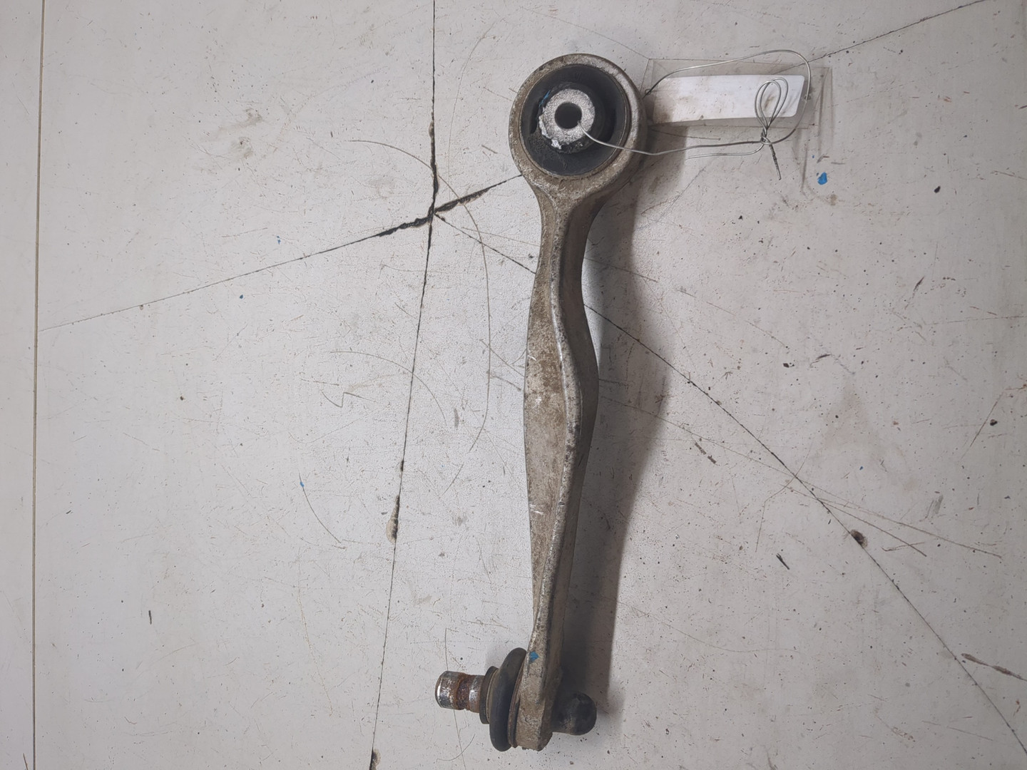 Рычаг передний правый