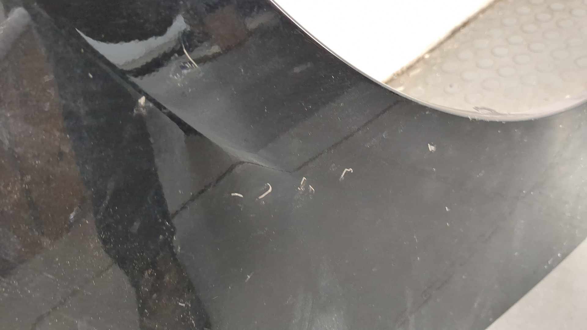 Крыло переднее правое