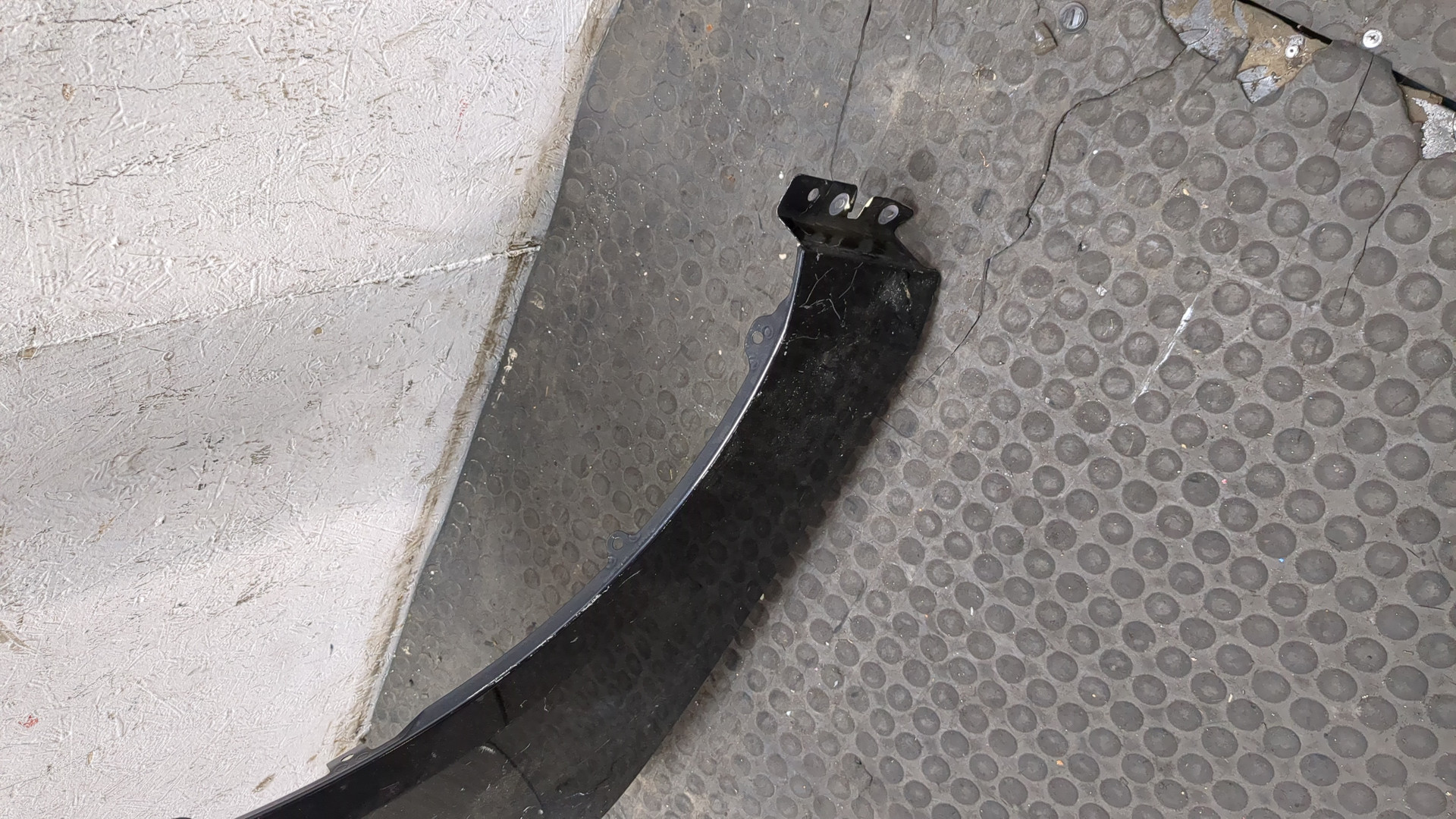 Крыло переднее правое