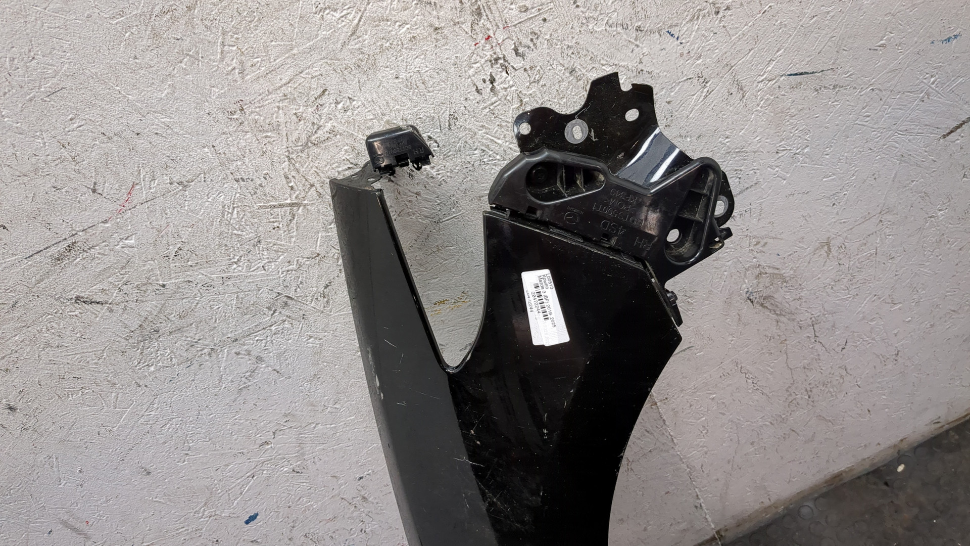 Крыло переднее правое