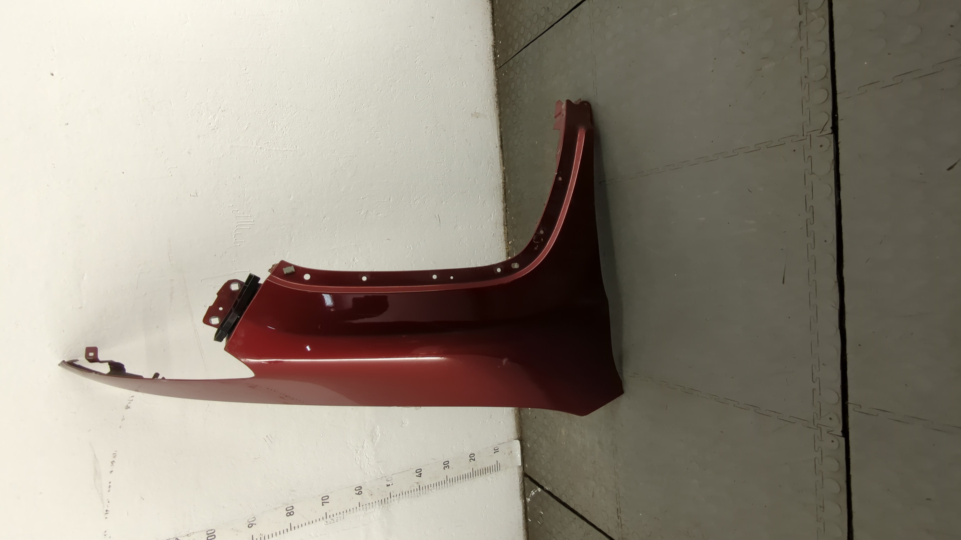 Крыло переднее правое