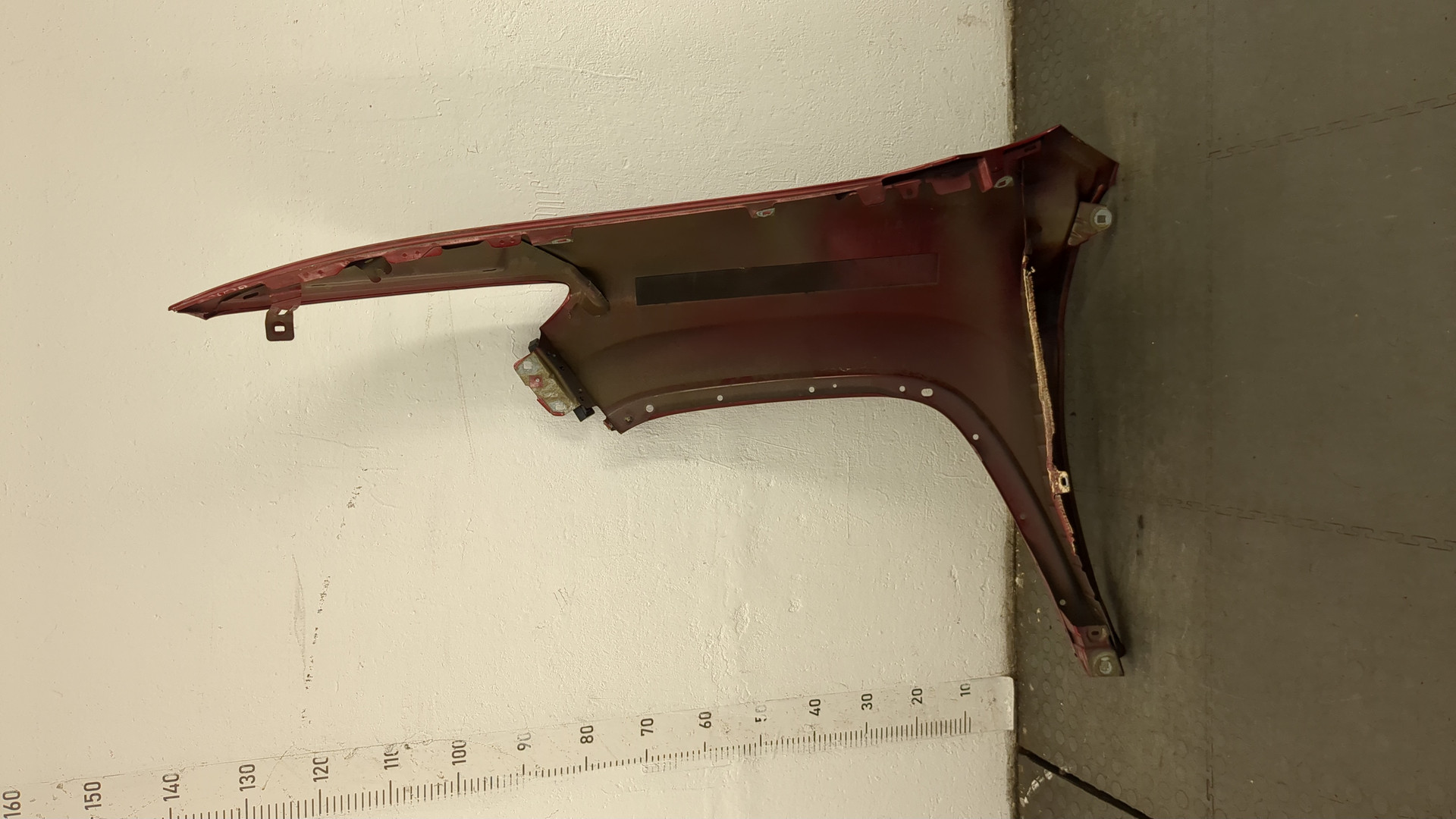 Крыло переднее правое