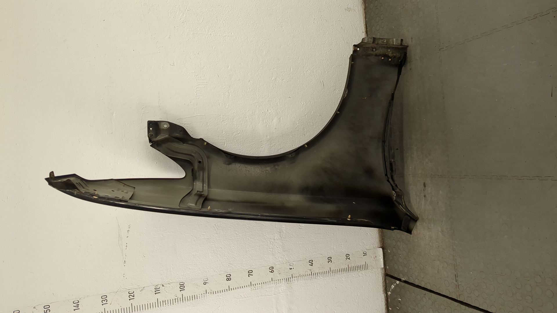 Крыло переднее левое