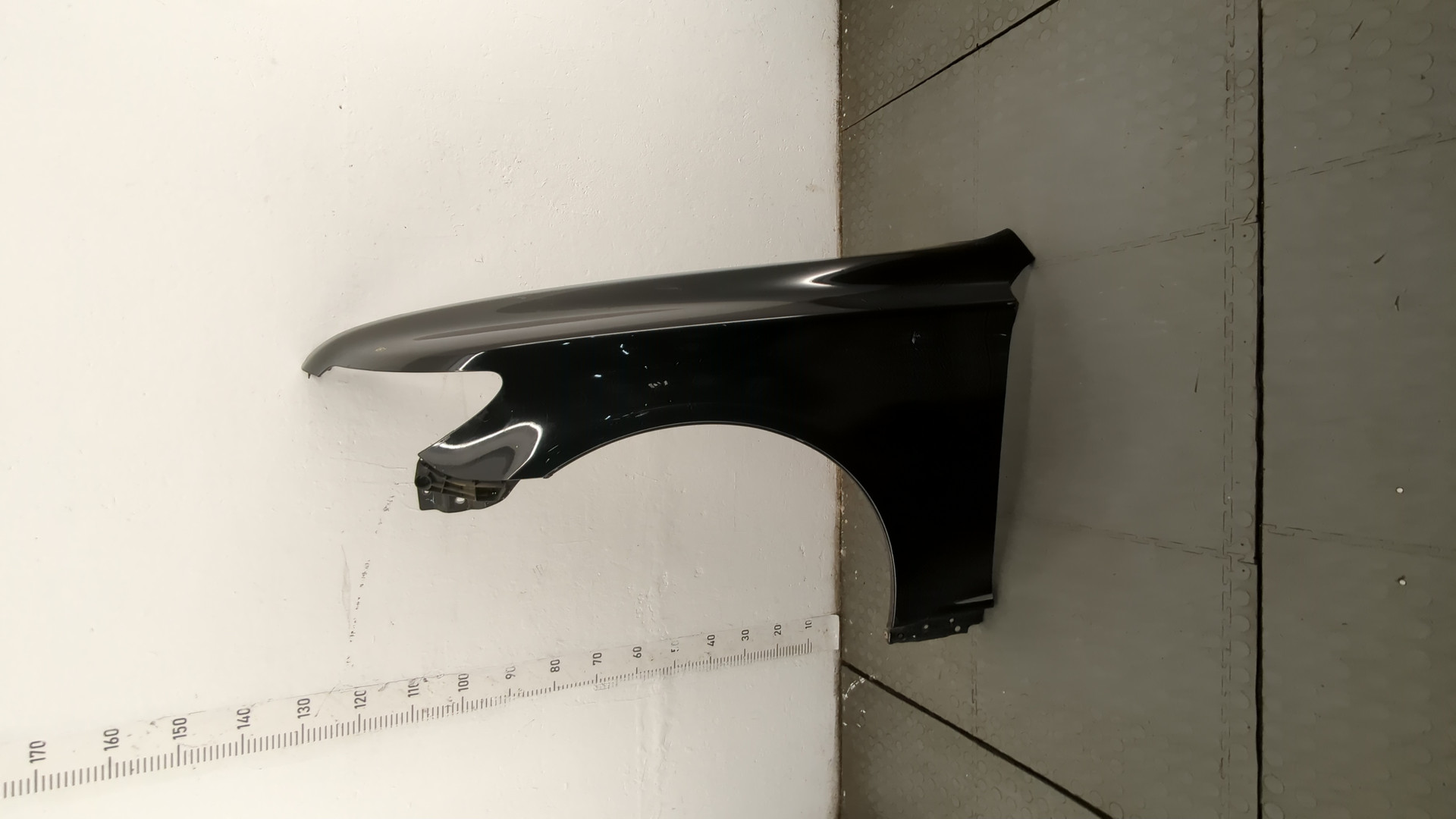 Крыло переднее левое