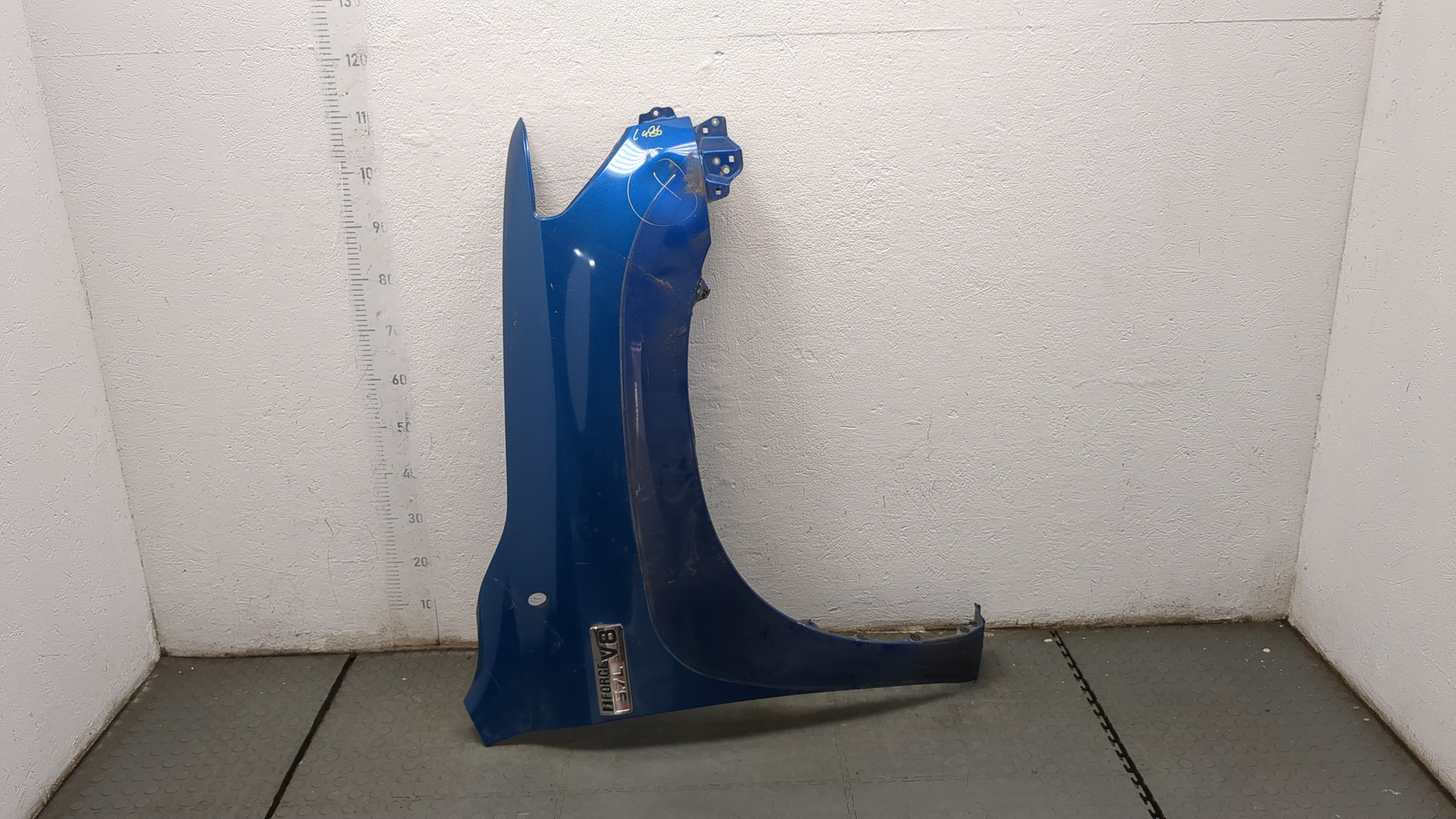 Крыло переднее правое