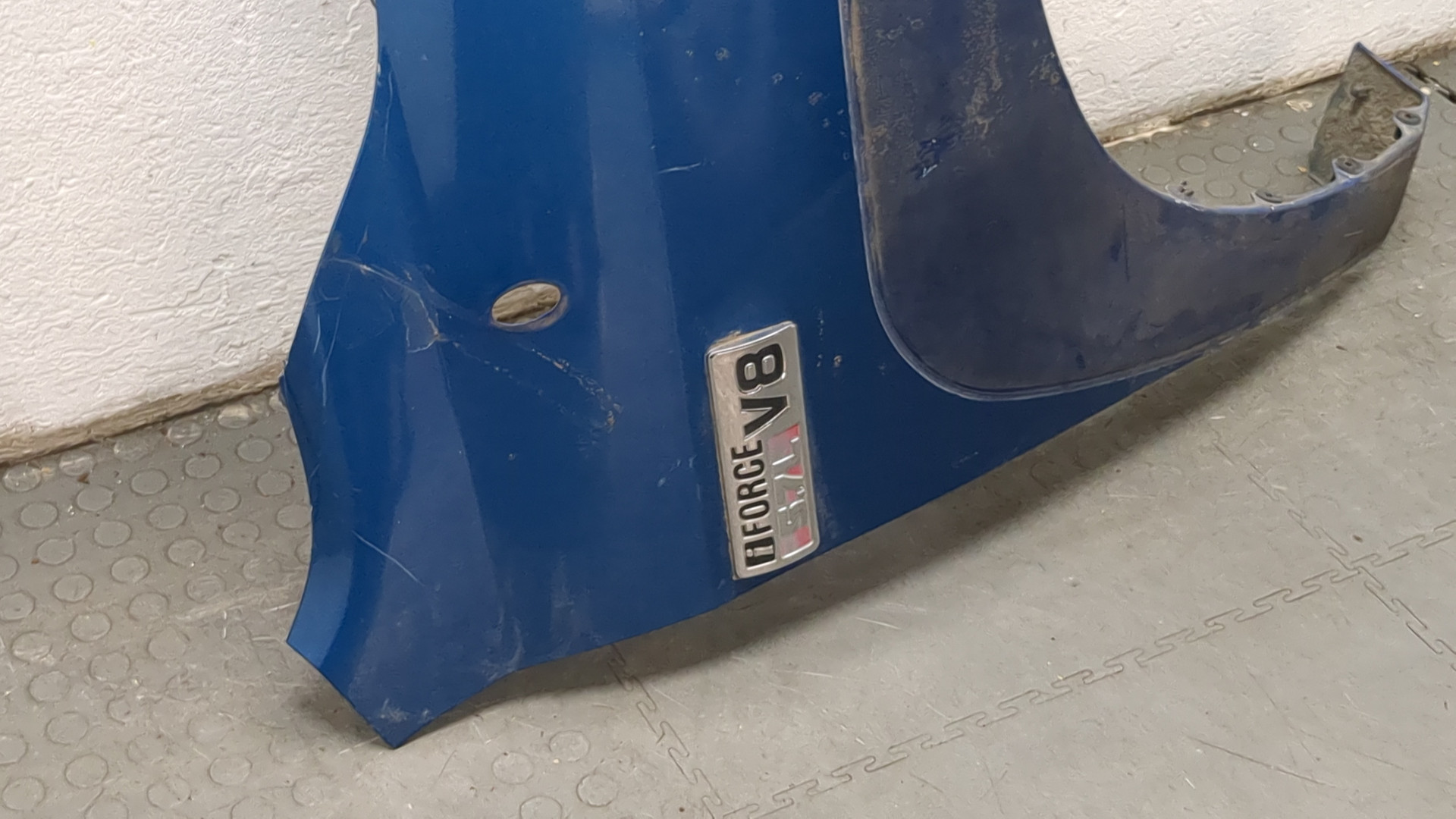 Крыло переднее правое