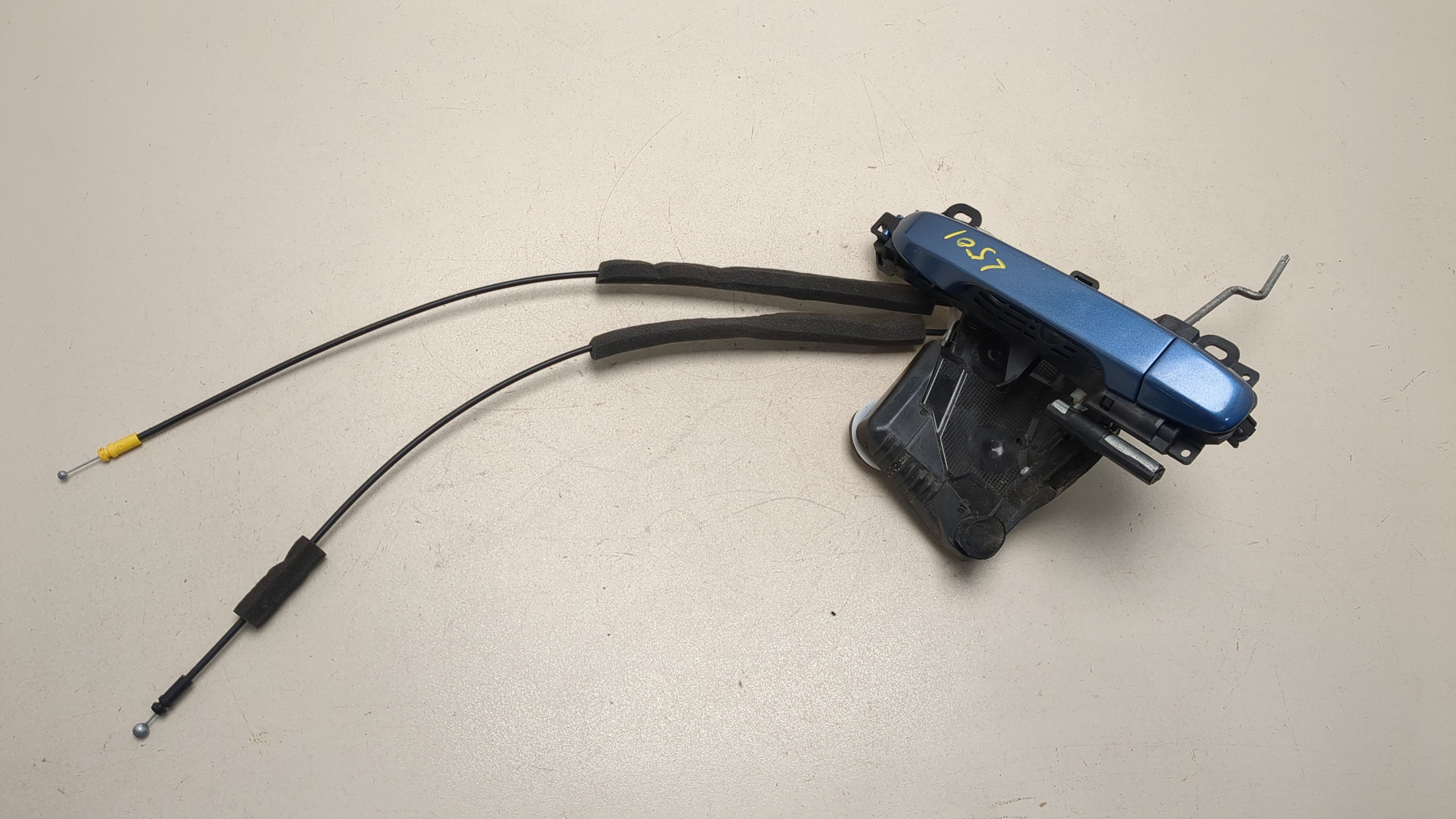 Замок двери передней правой