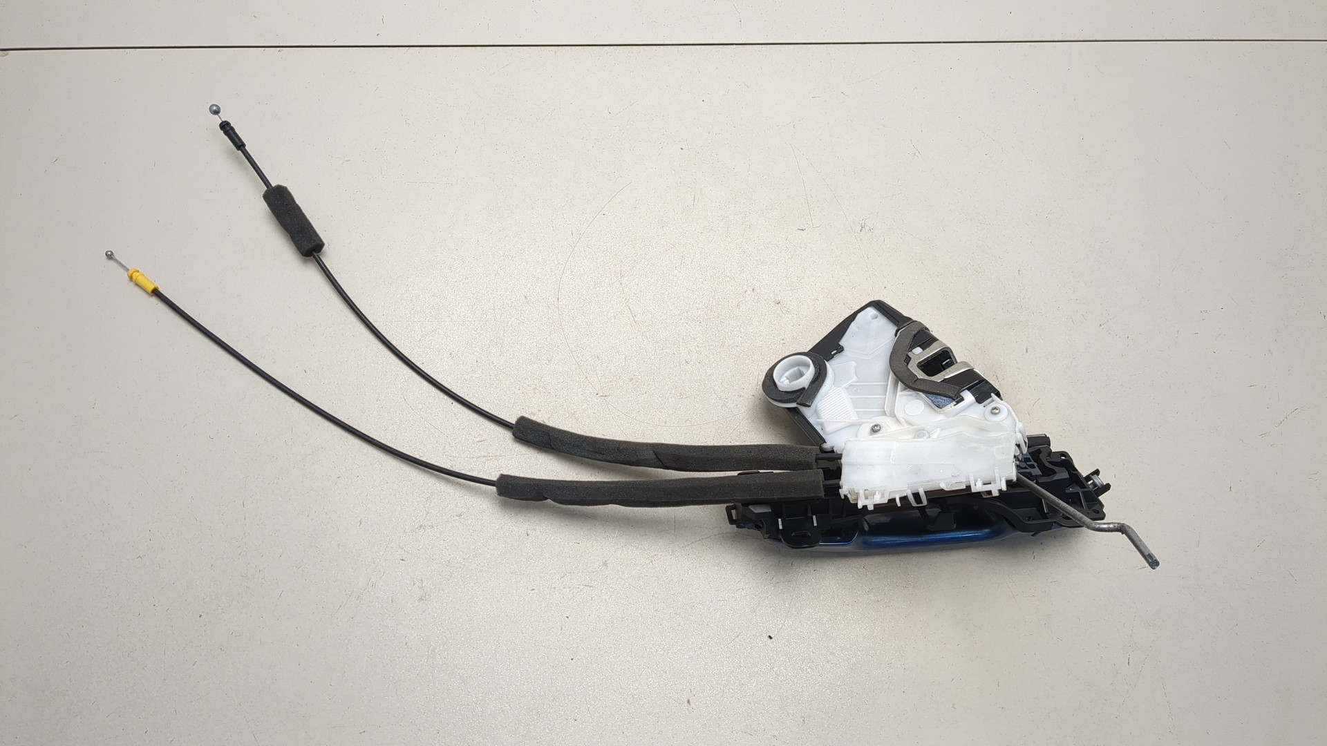 Замок двери передней правой