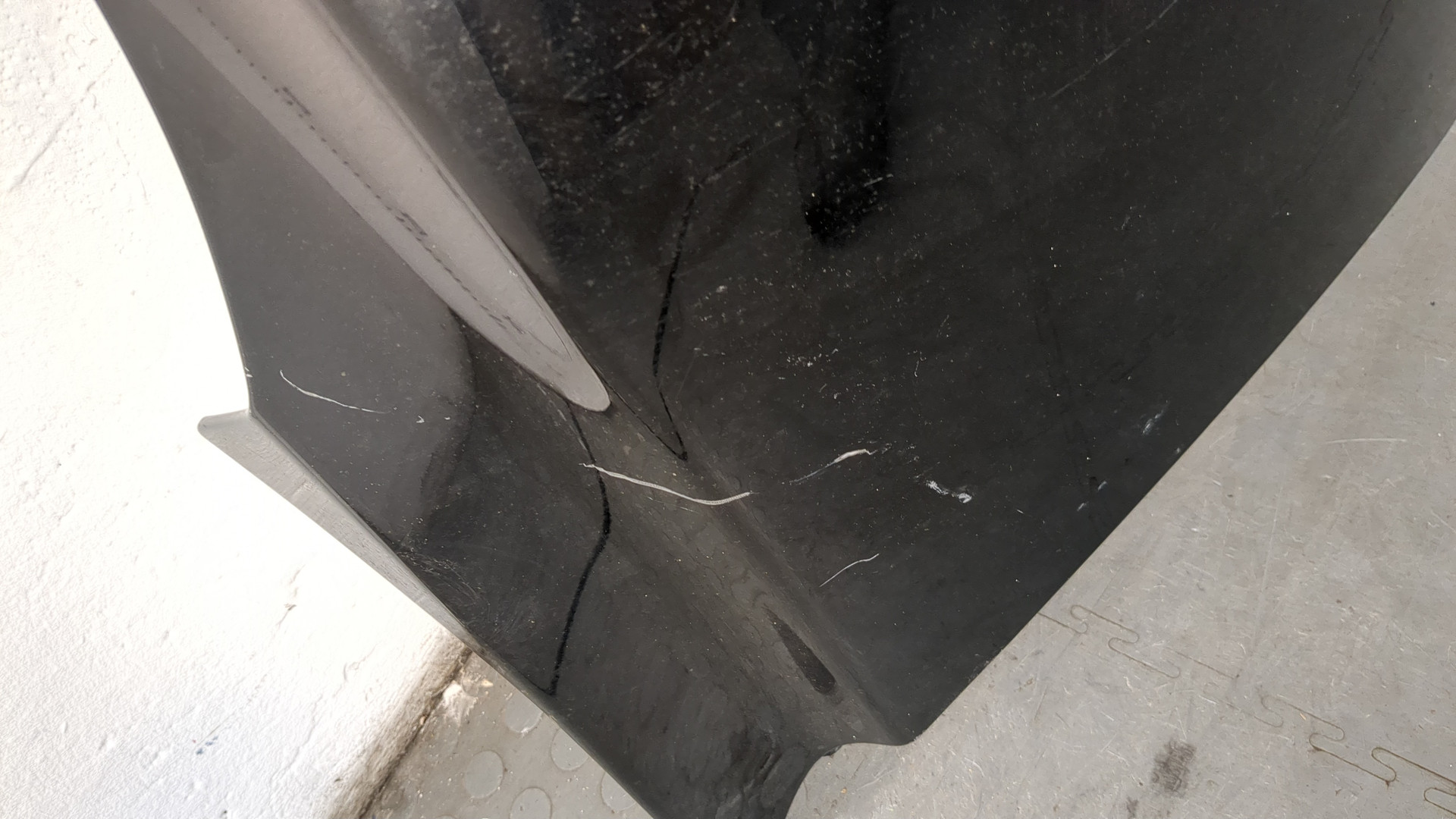 Крыло переднее правое