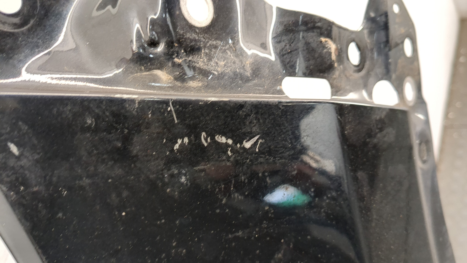 Крыло переднее правое