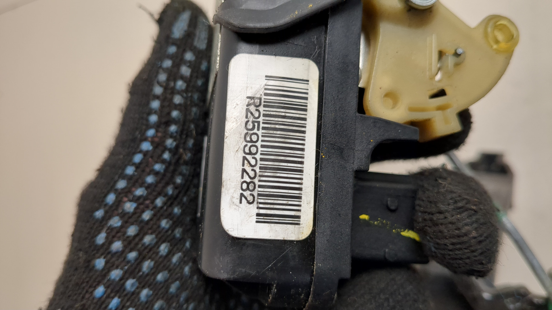 Замок двери задней правой