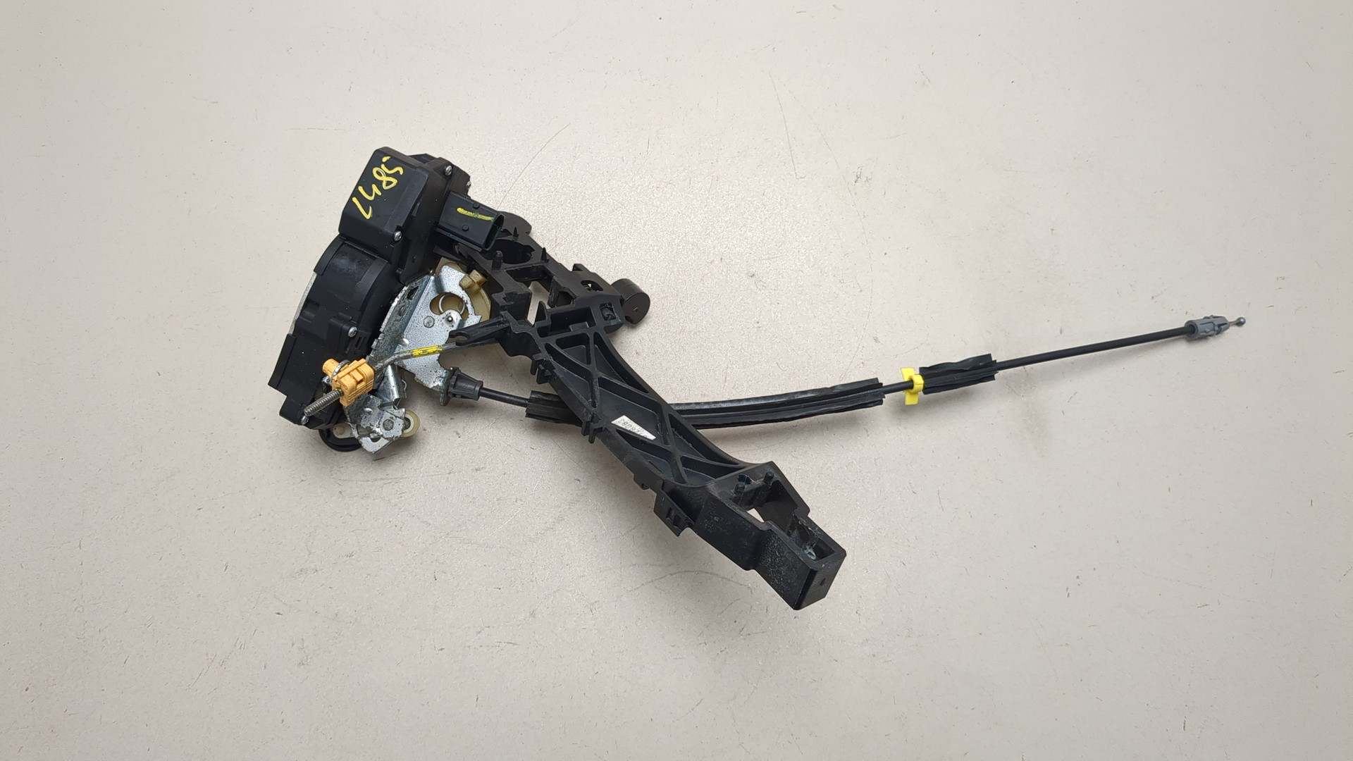 Замок двери задней правой