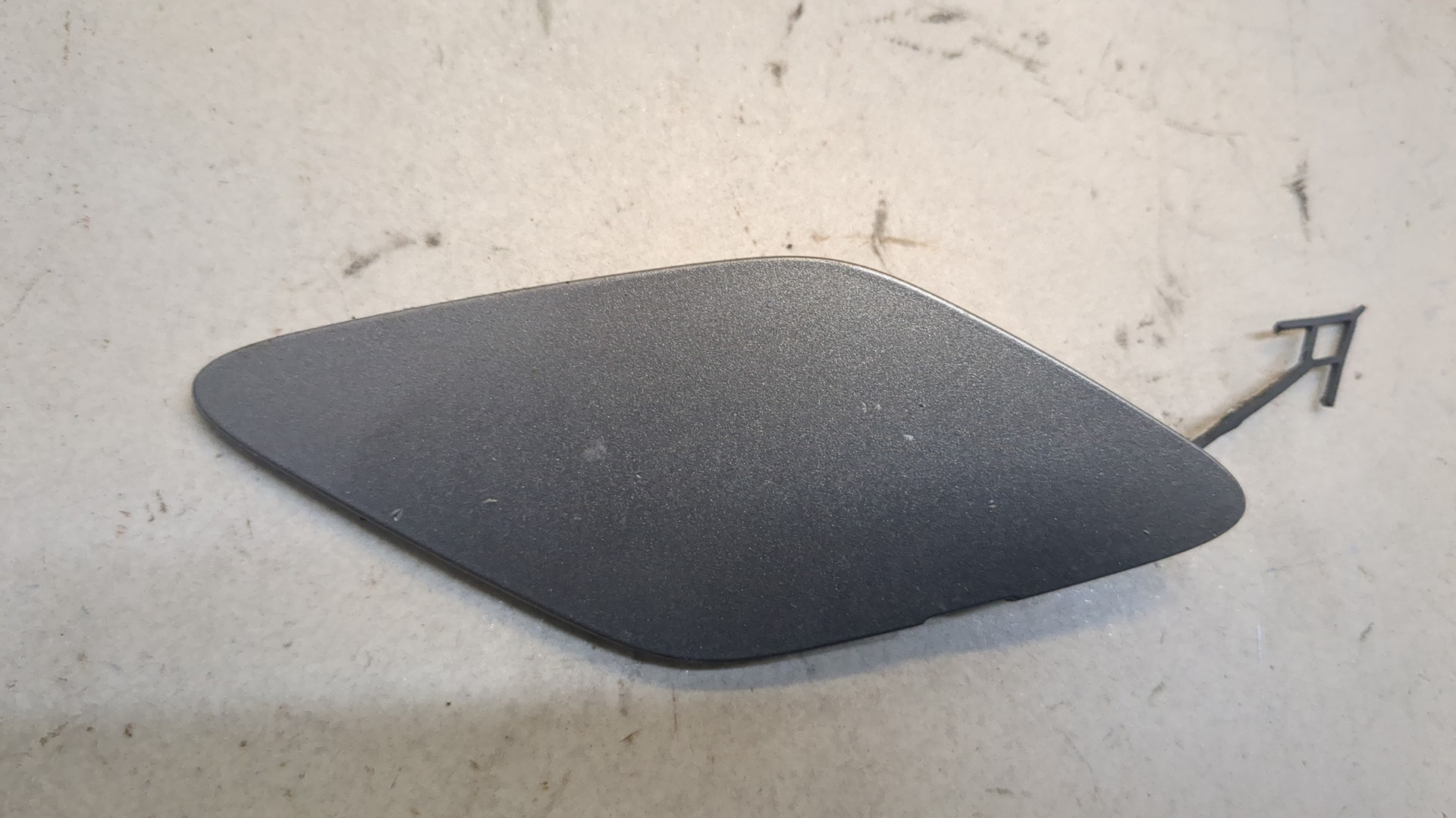 Заглушка буксировочного крюка