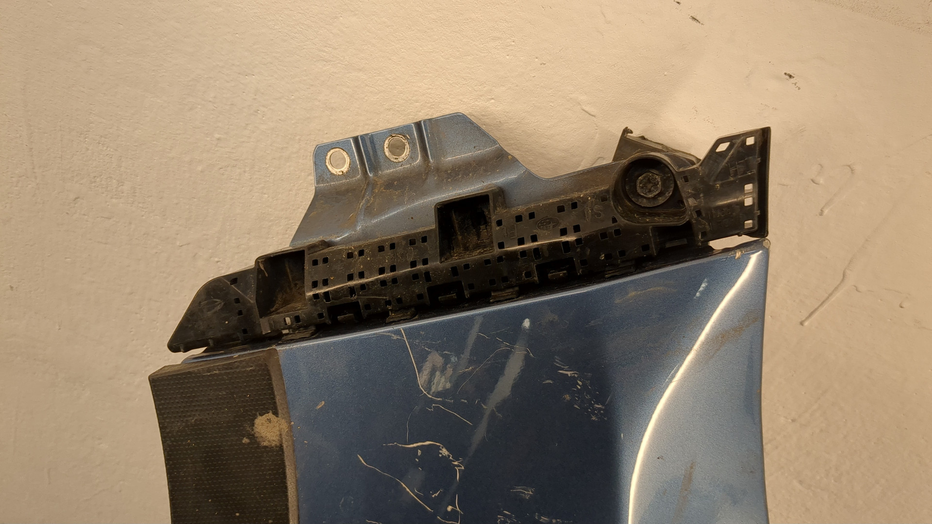 Крыло переднее левое