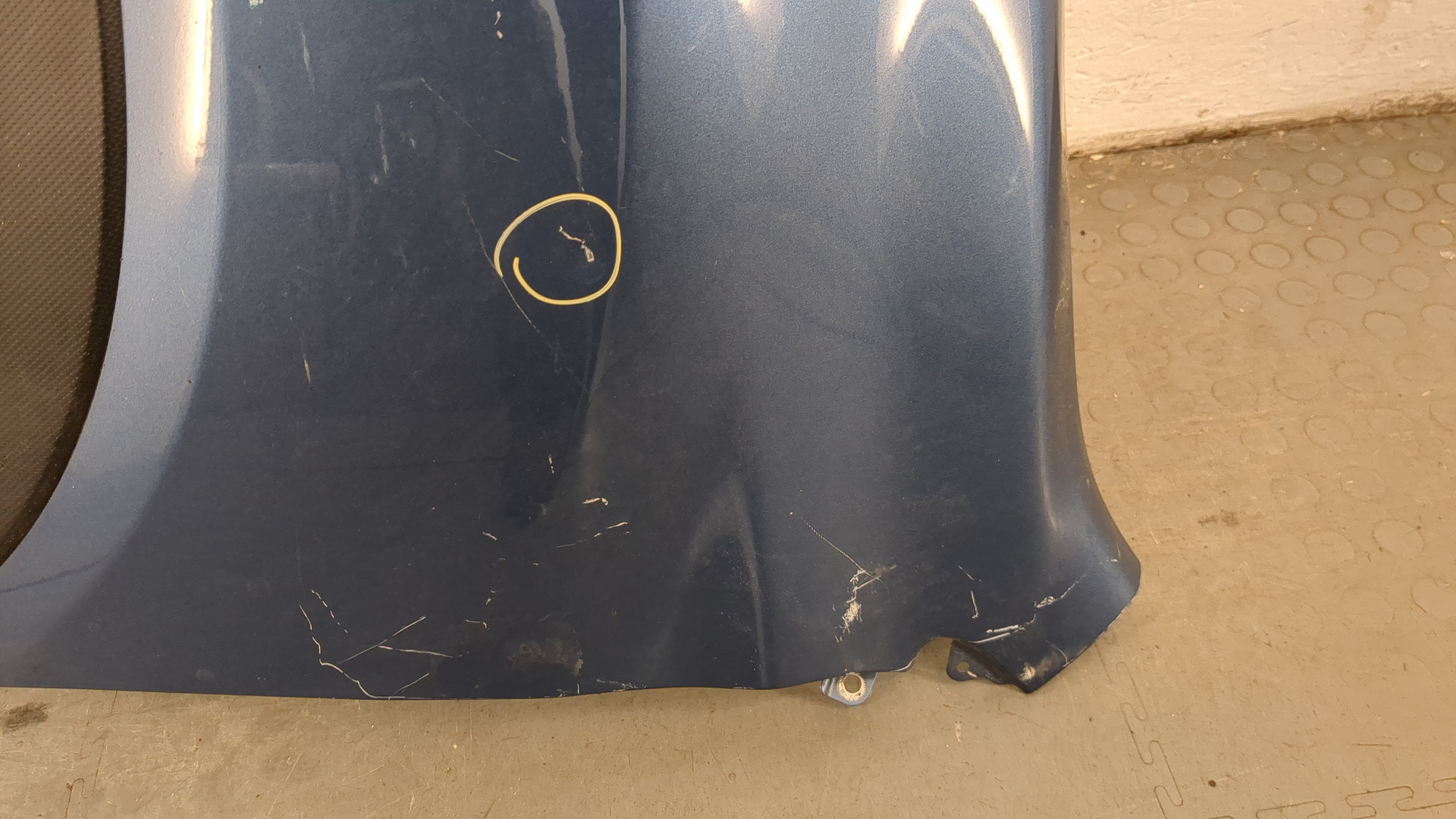 Крыло переднее левое