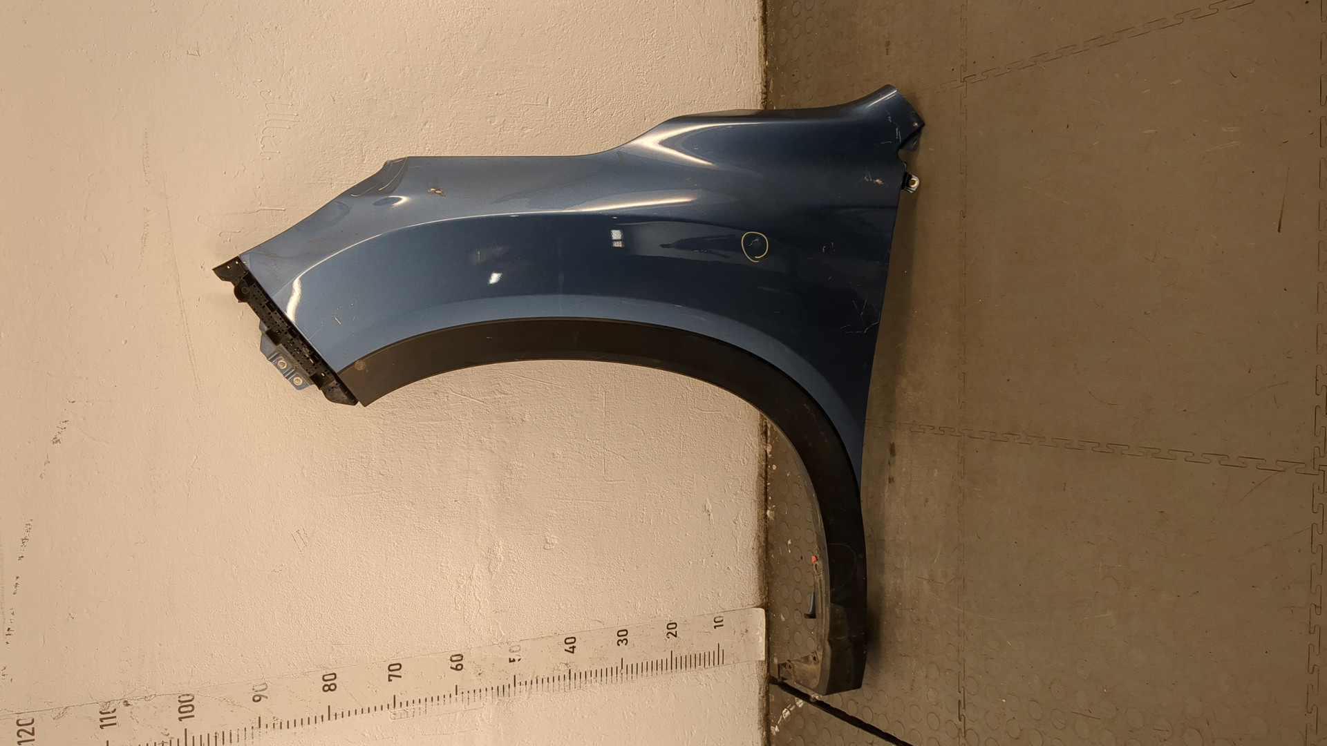 Крыло переднее левое