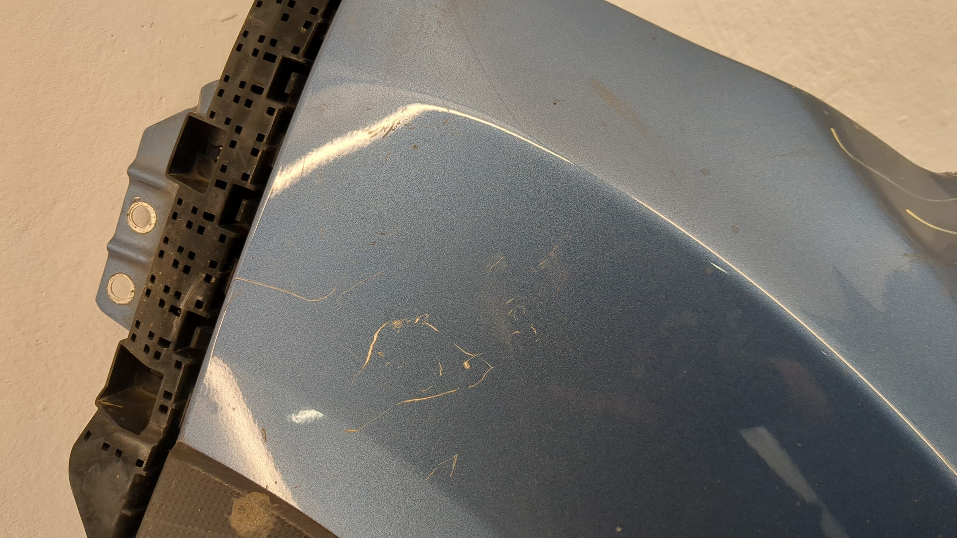 Крыло переднее левое