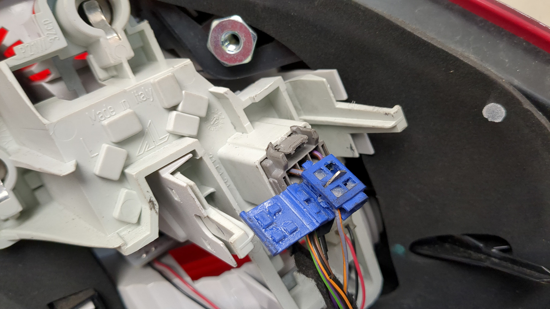 Фонарь задний левый