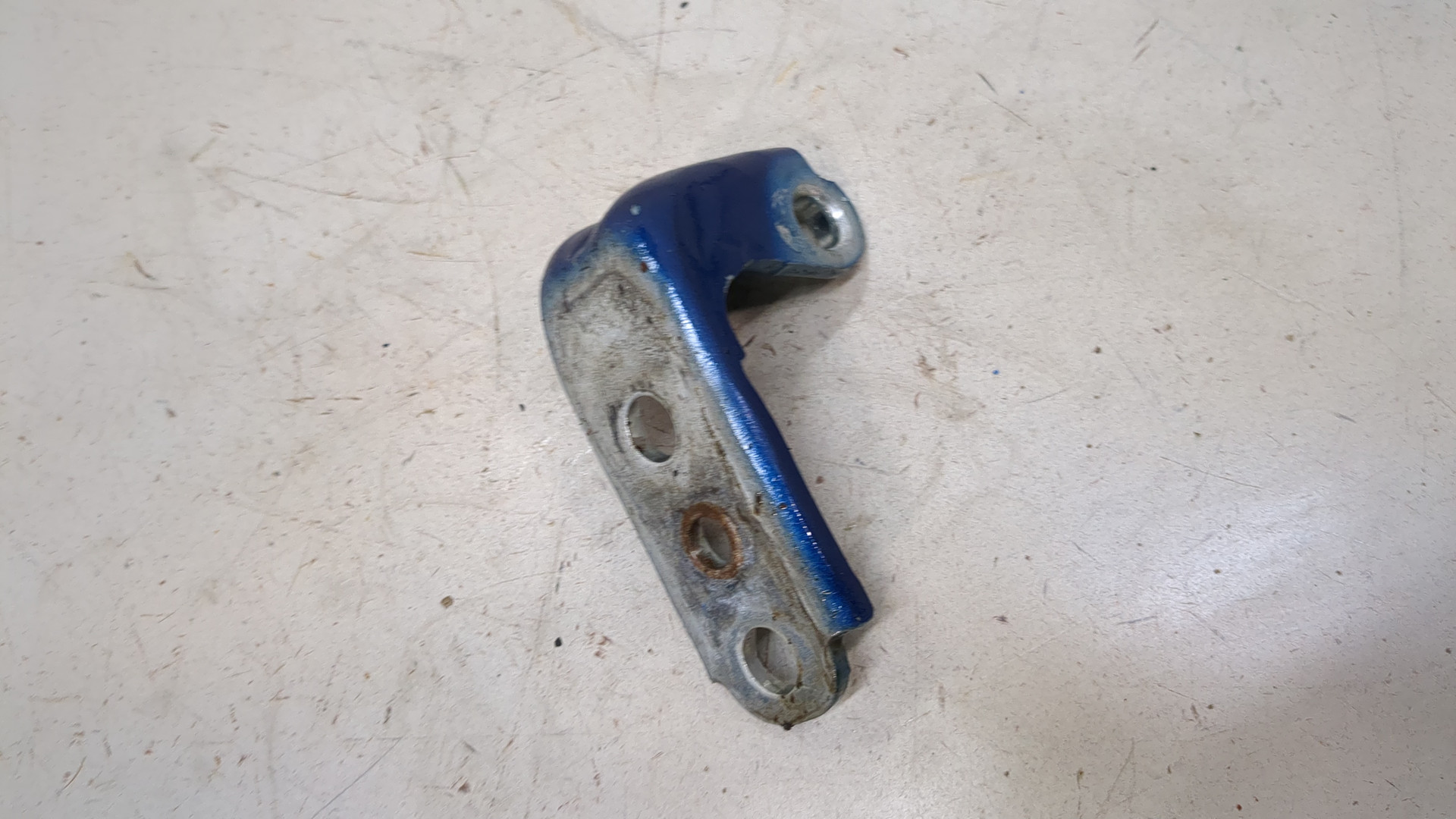 Петля двери