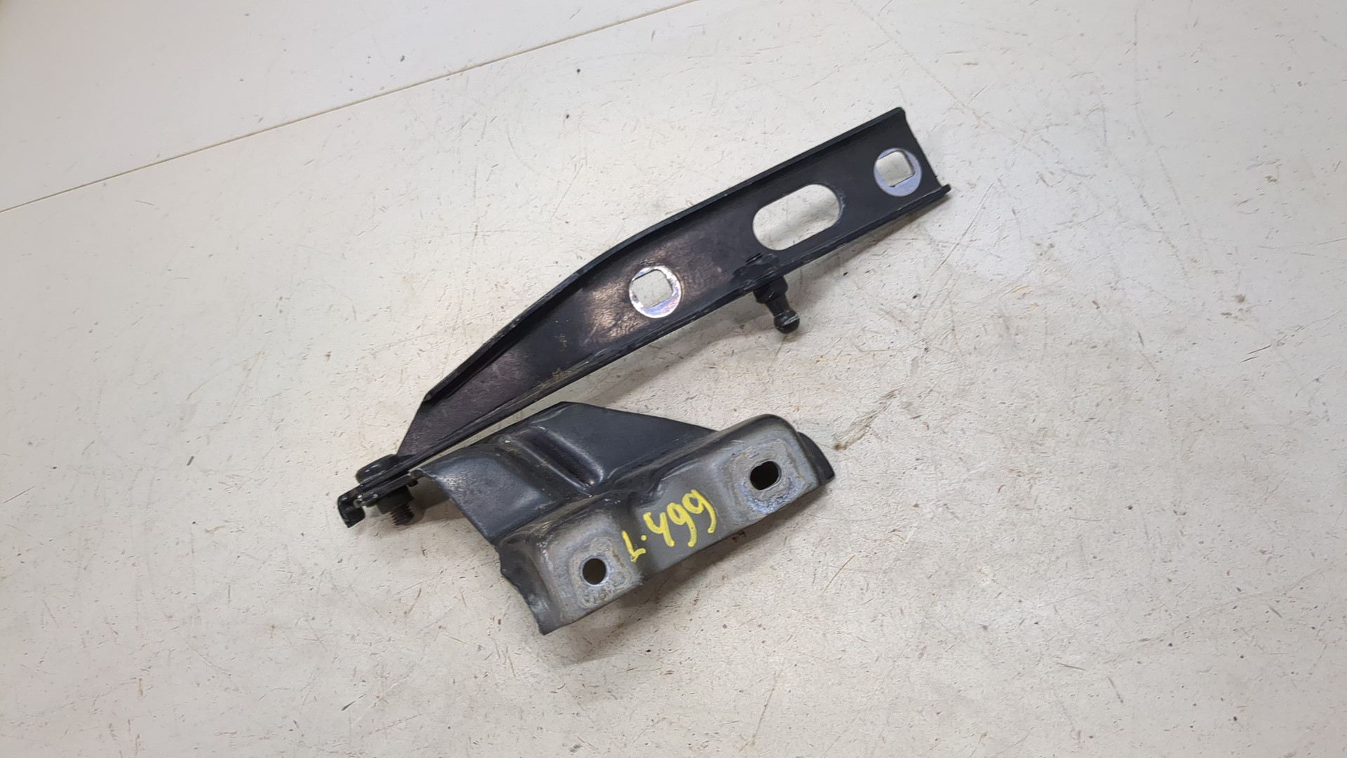 Петля капота левая