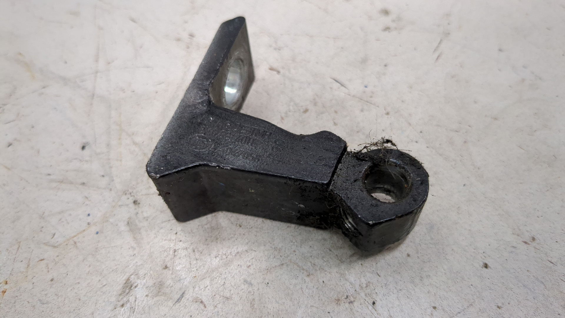 Петля двери