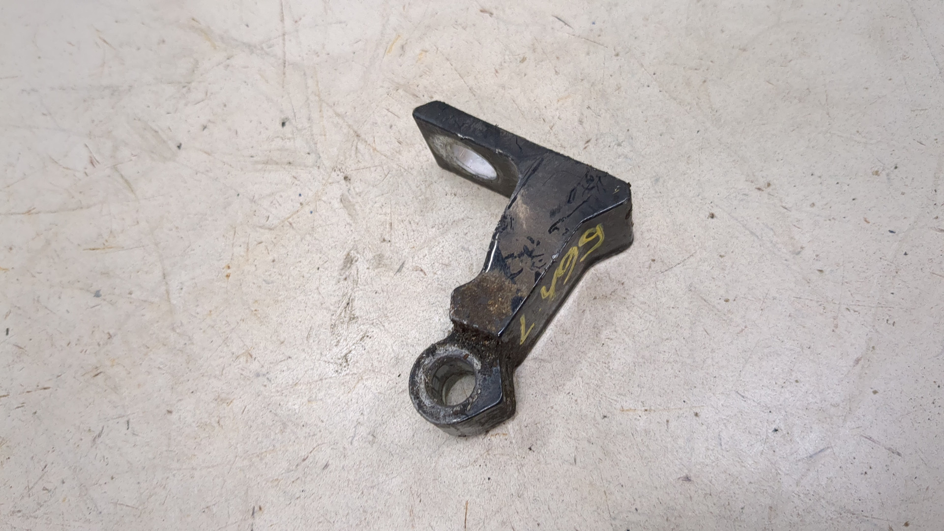 Петля двери