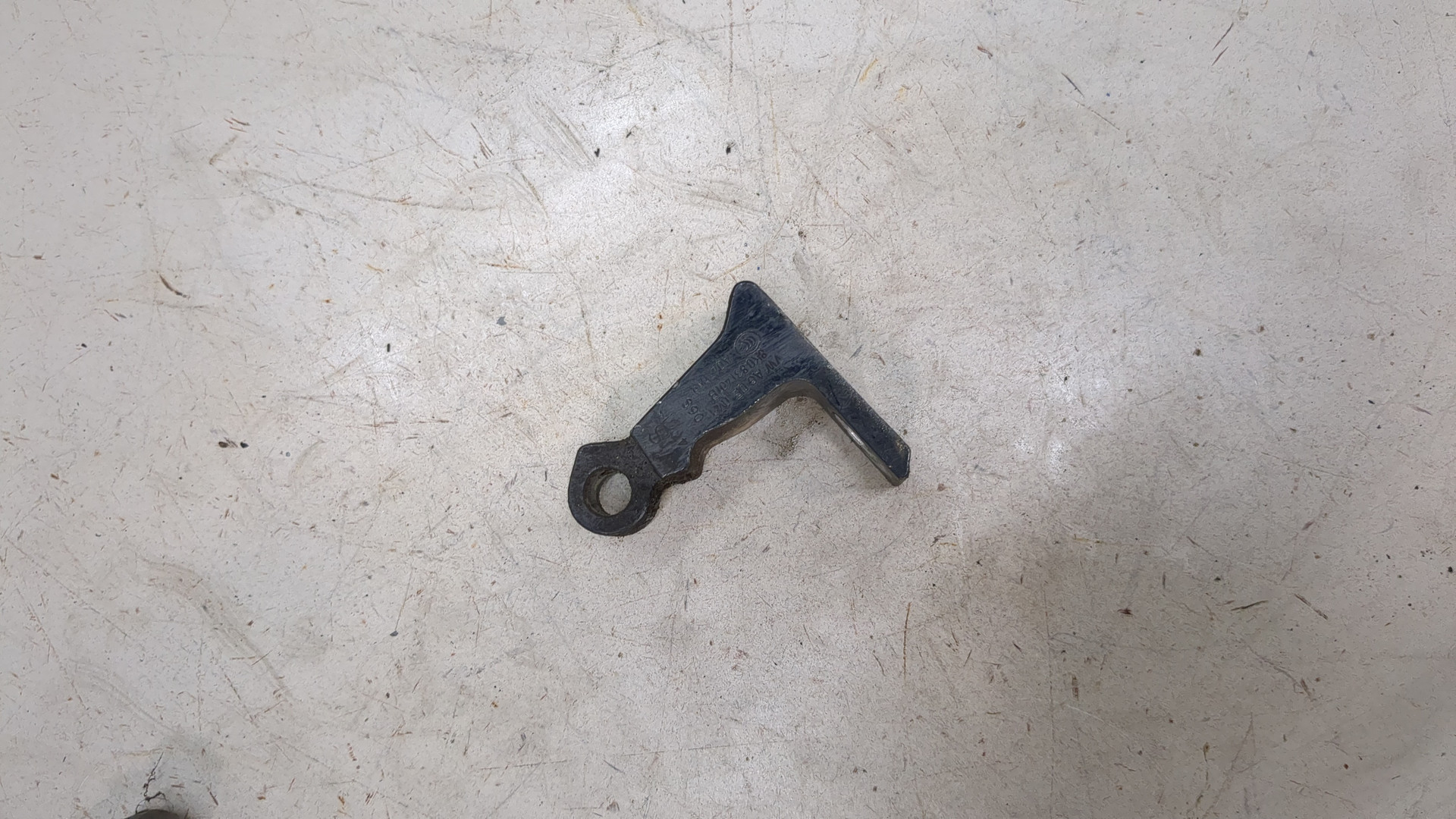 Петля двери