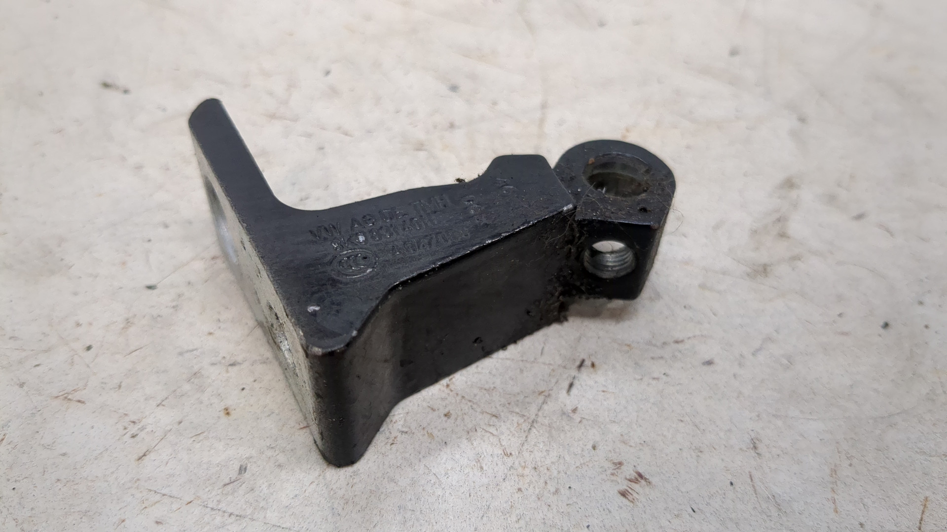 Петля двери