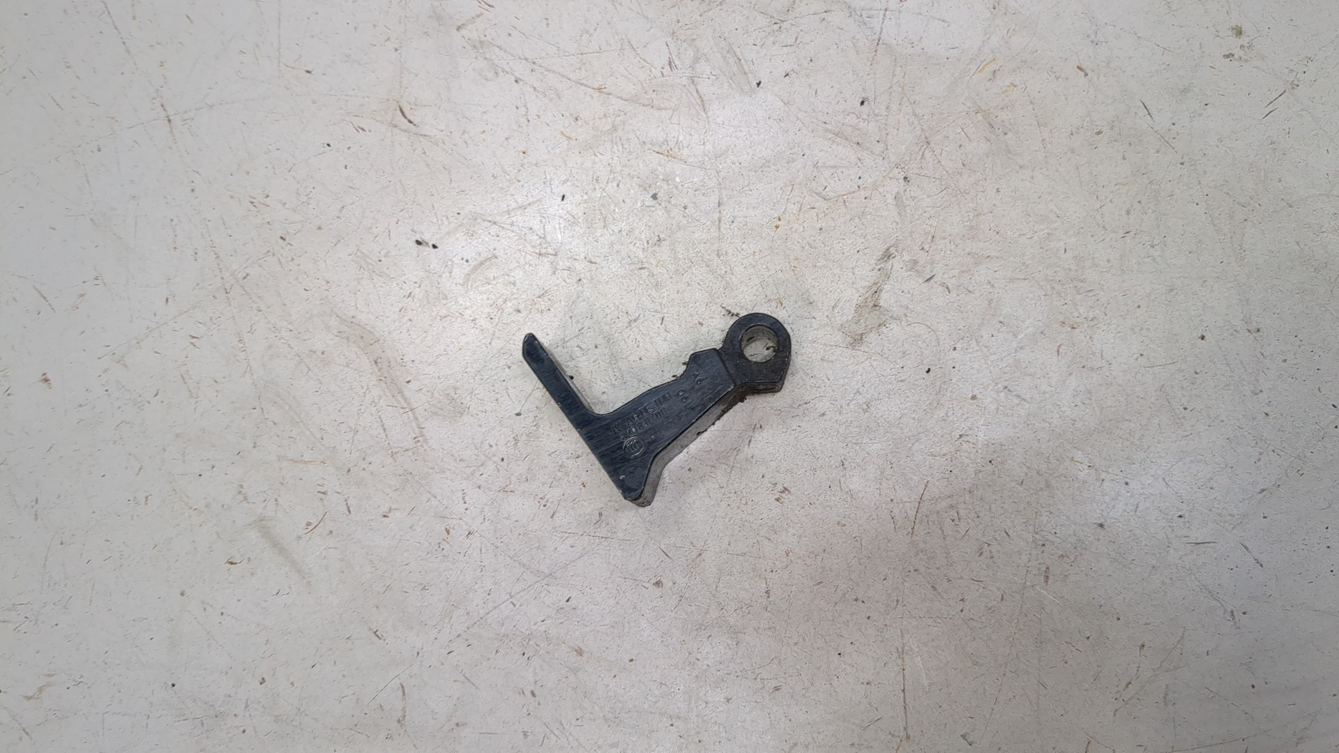 Петля двери