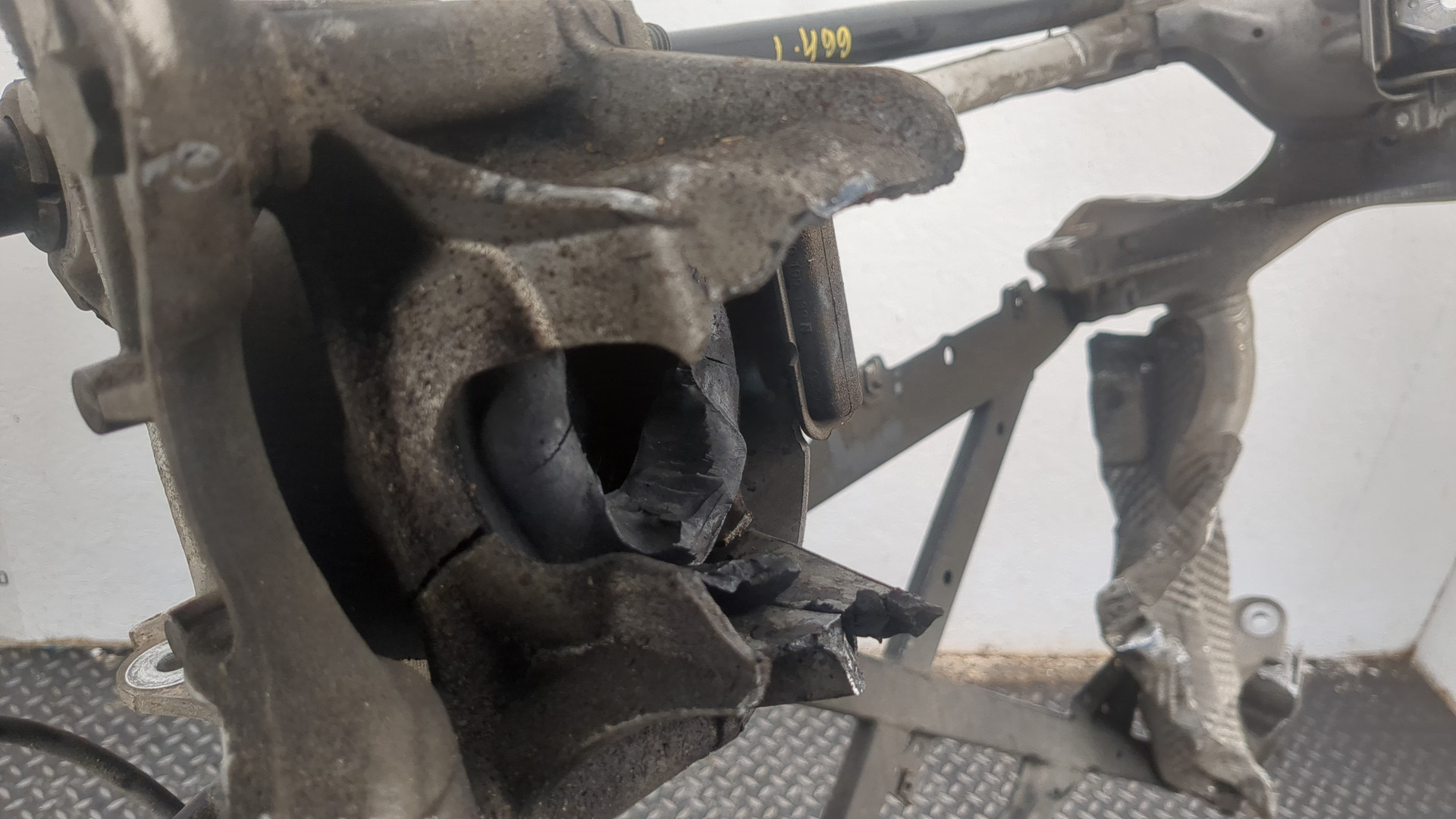 Балка подмоторная