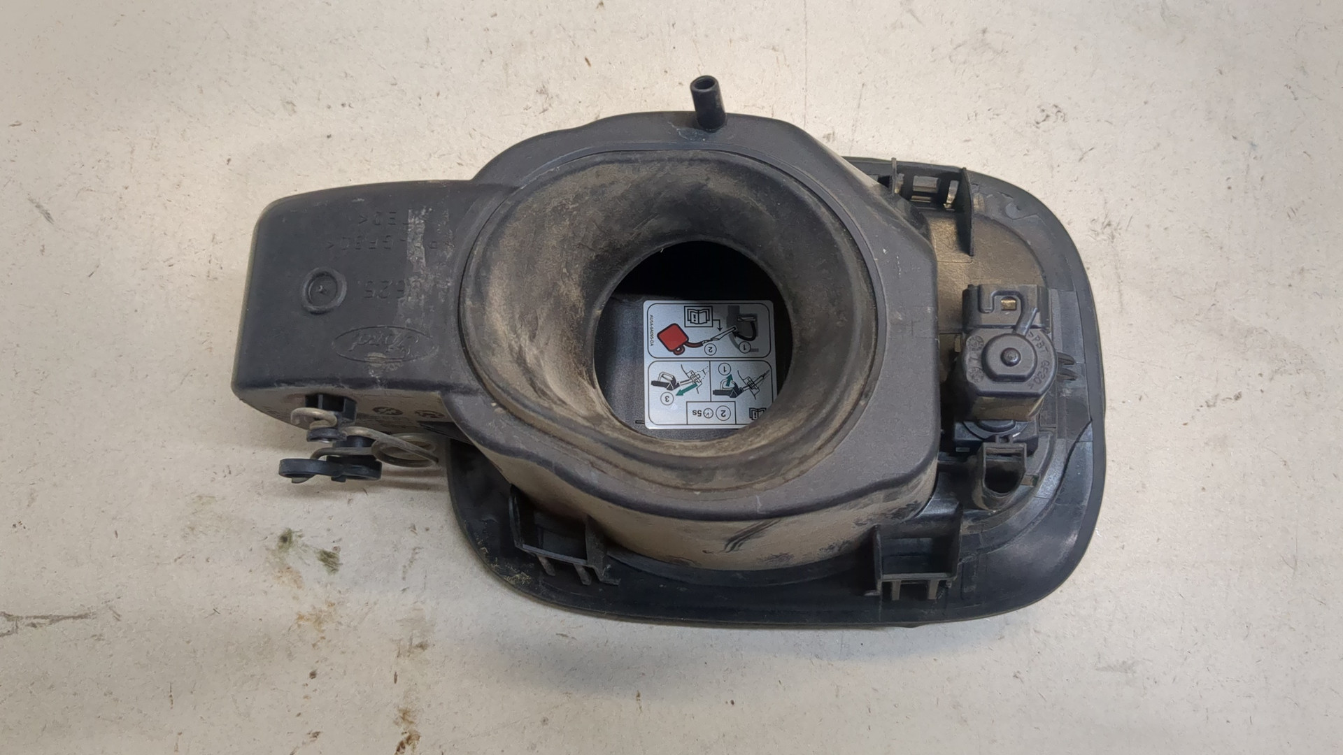 Лючок бензобака