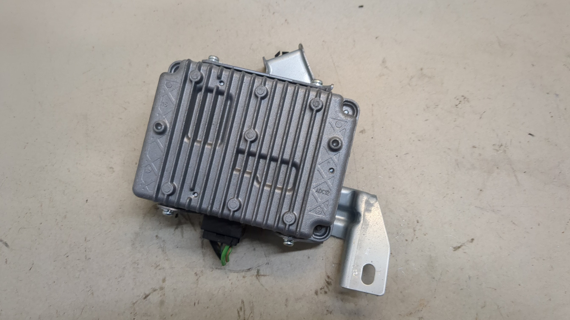 Преобразователь напряжения (адаптер)