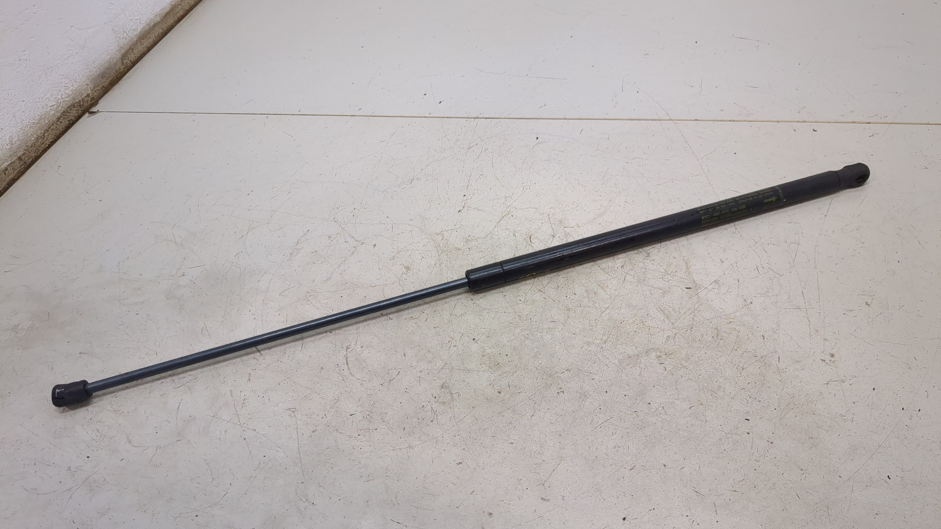 Амортизатор капота