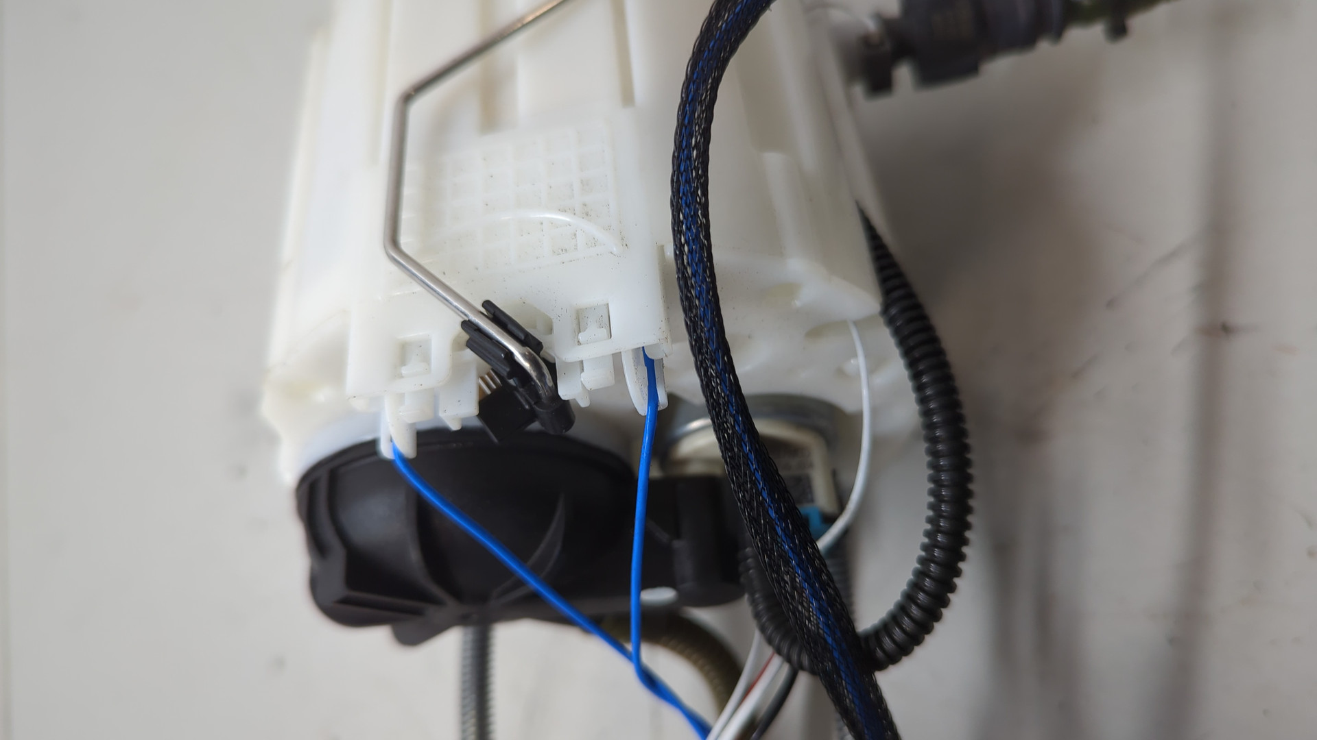 Насос топливный электрический