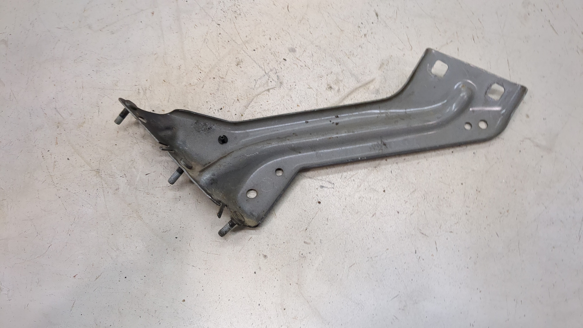 Кронштейн крепления крыла